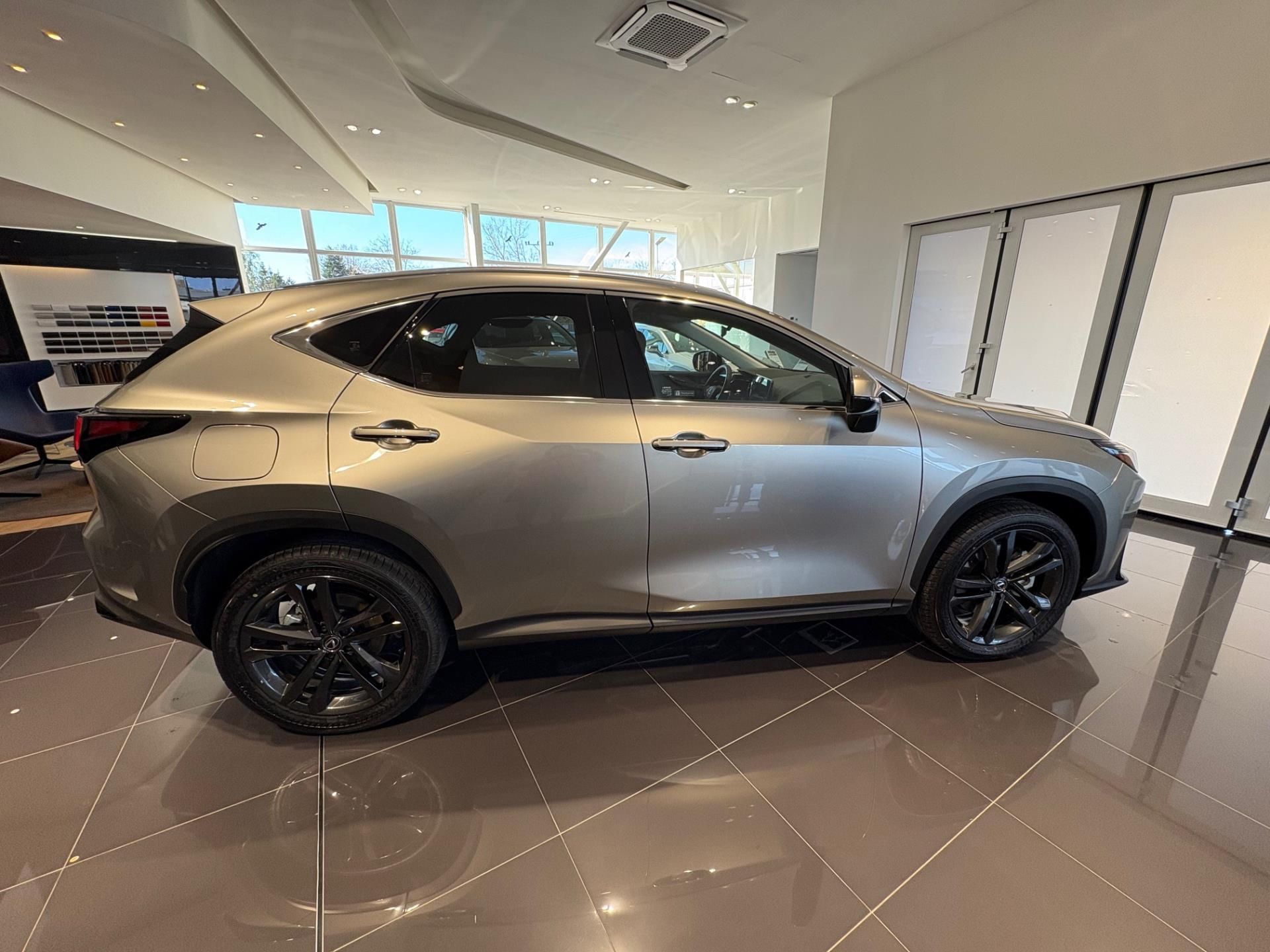 Lexus NX 350h, PRESTIGE 4x4 - fotka 6