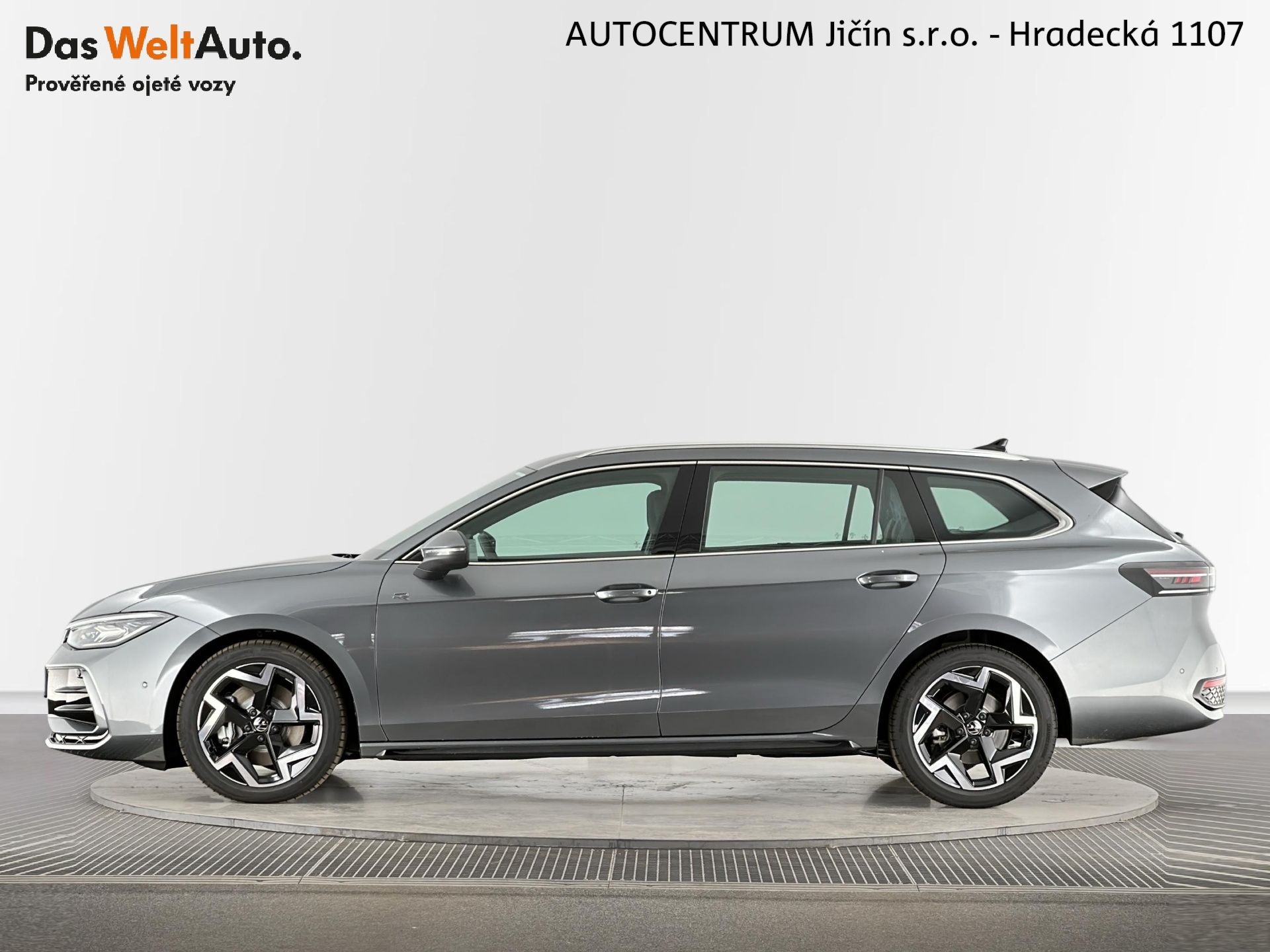 Volkswagen Passat, R-Line 2.0 TDI 142kW 4Motion D - fotka 3