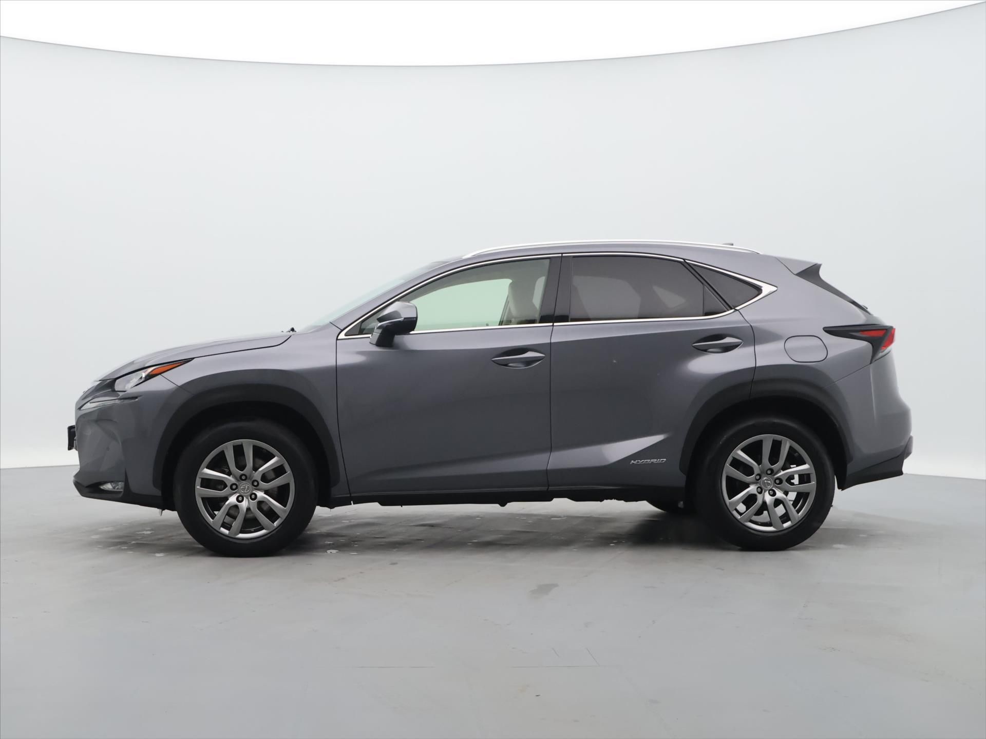 Lexus NX 300h, 2,5 145kW 4WD Premium AUT - fotka 4