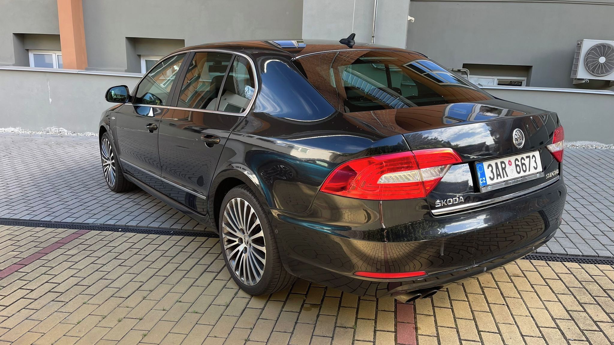 Škoda Superb, 2.0 TDi 103kW 4x4 L&K DPH - fotka 6