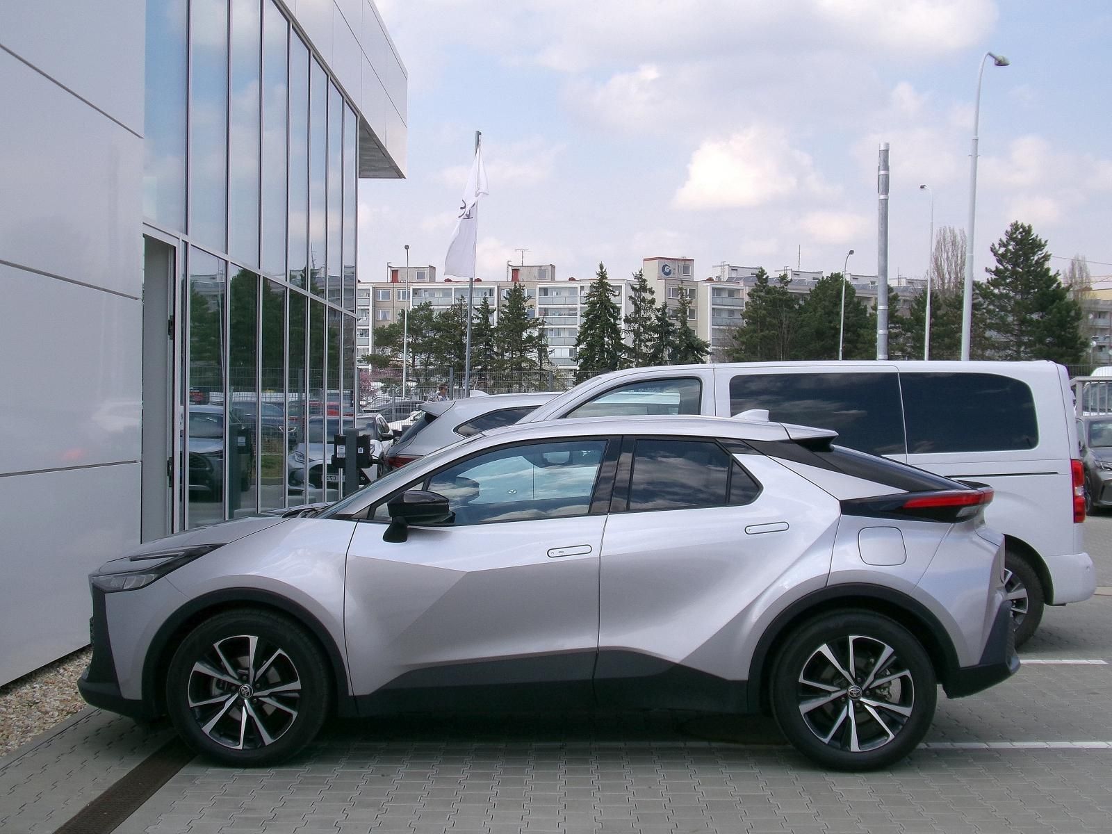 Toyota C-HR, STYLE 1,8 HYBRID 90kW - fotka 4