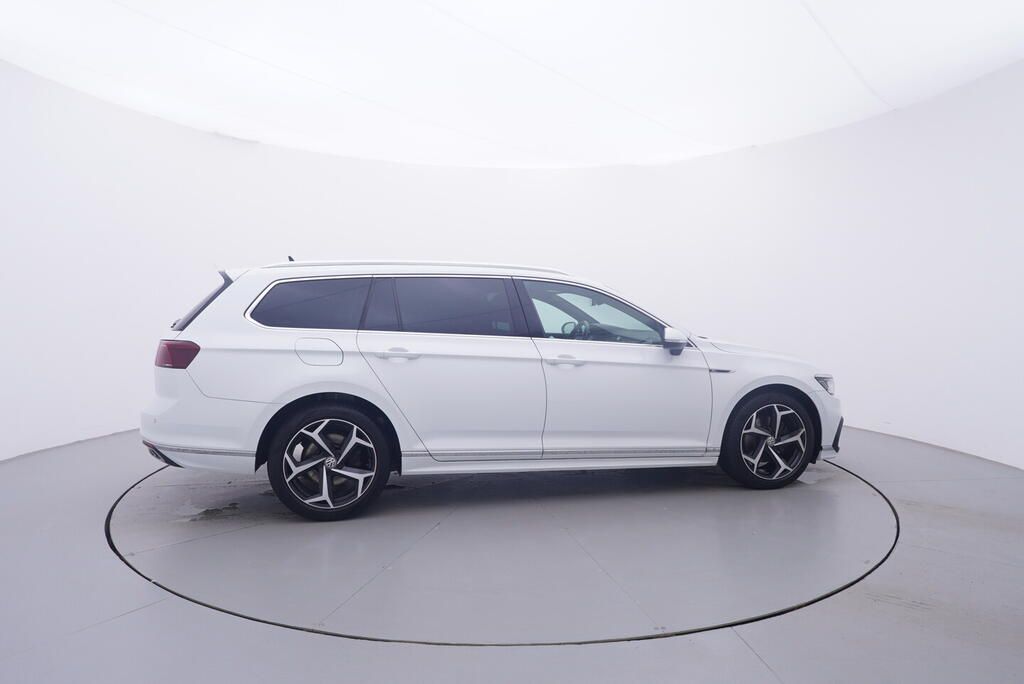Volkswagen Passat, R-Line 2.0 TDI 110 kW - fotka 6
