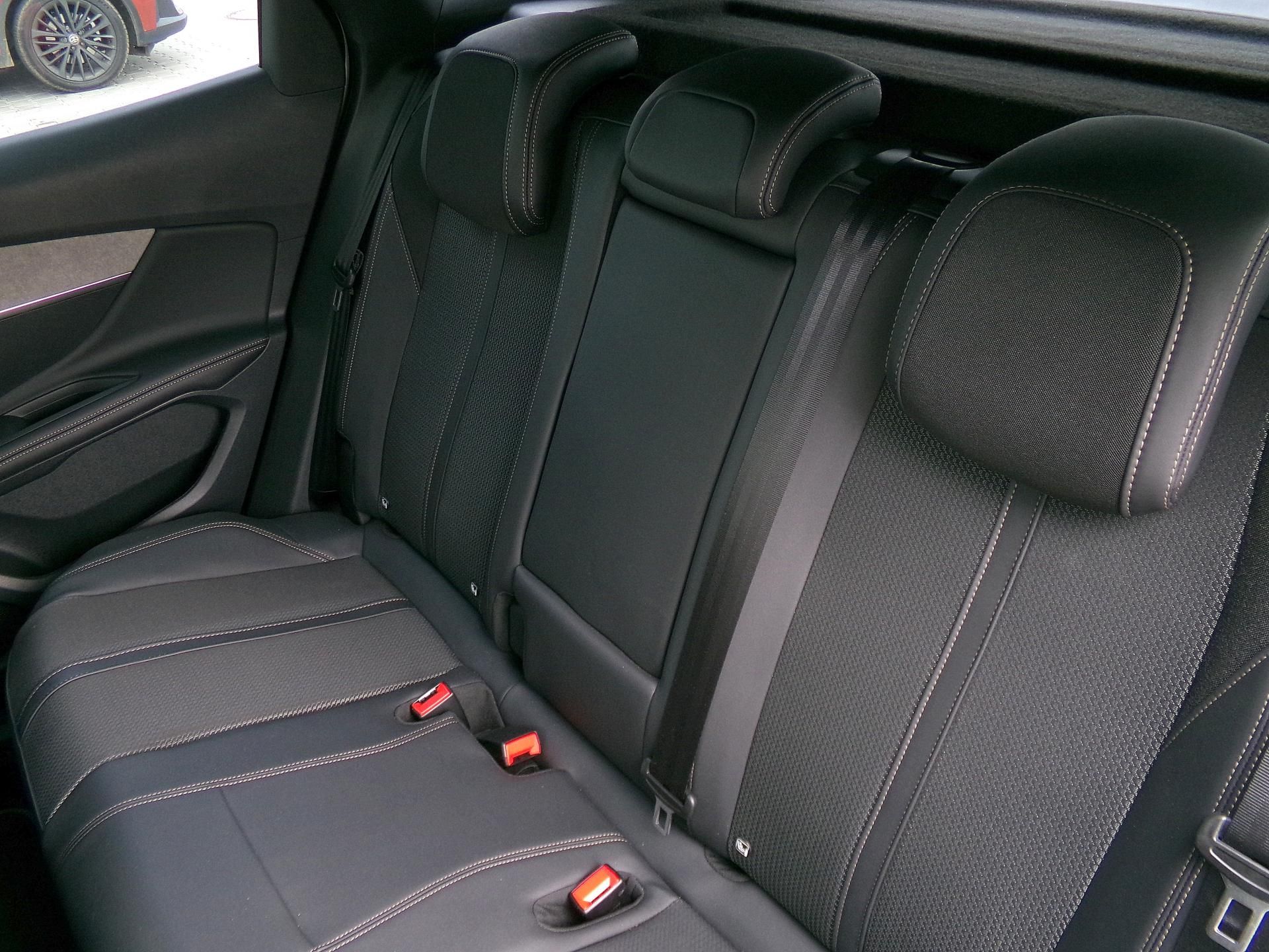 Peugeot 3008, GT 1,6 PT PHEV 165 kW EAT8 - fotka 6