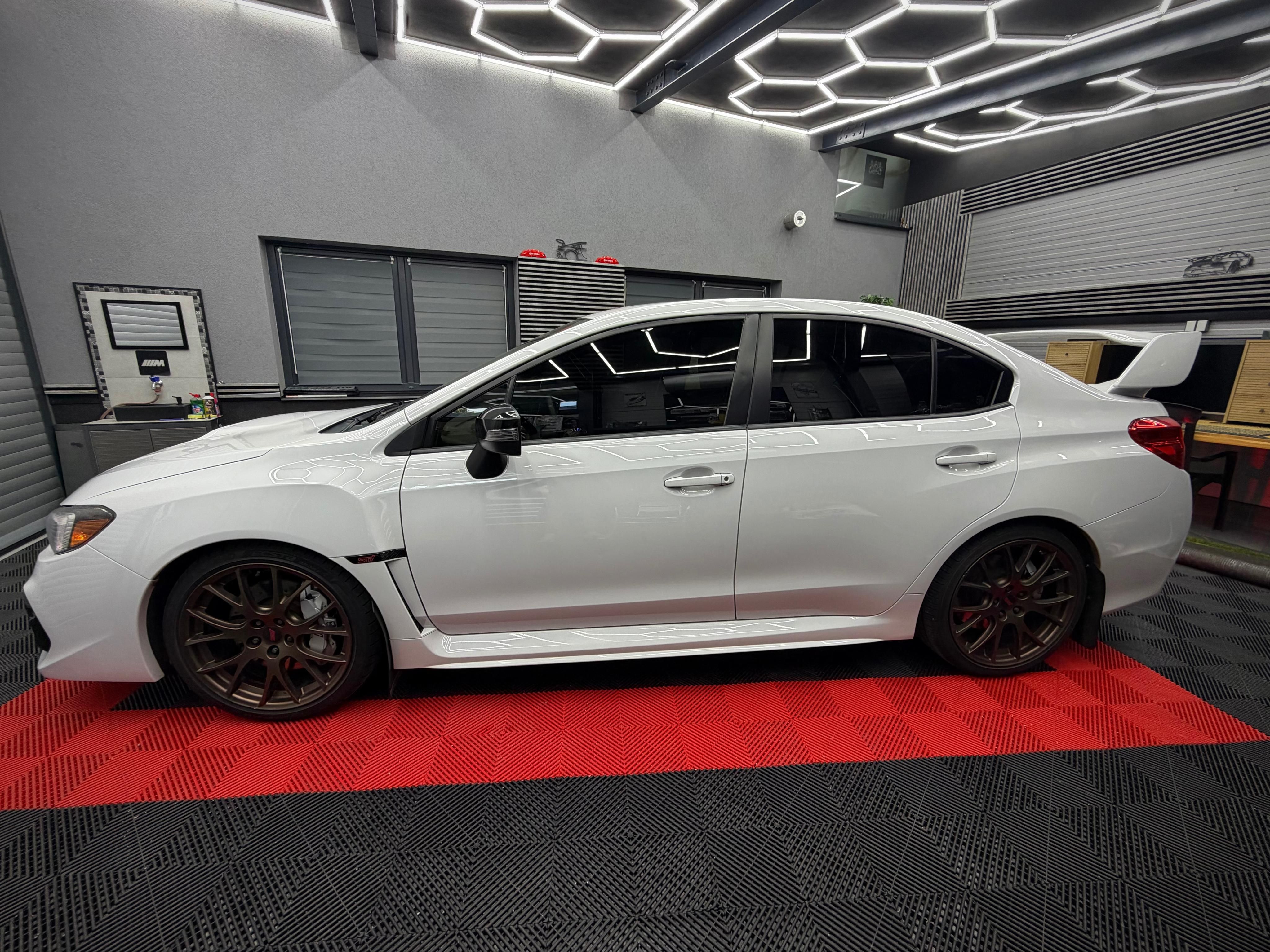 Subaru WRX STI, White Edition - fotka 3