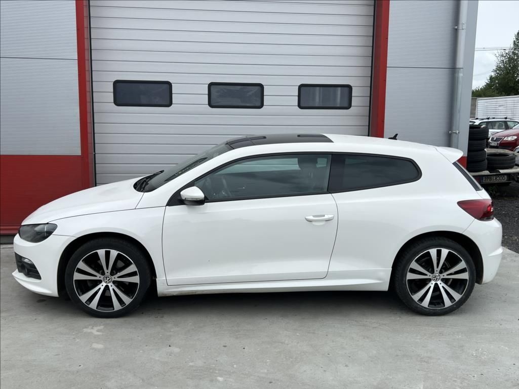 Volkswagen Scirocco, 2,0 TDi DSG EDITION 170 pano - fotka 4