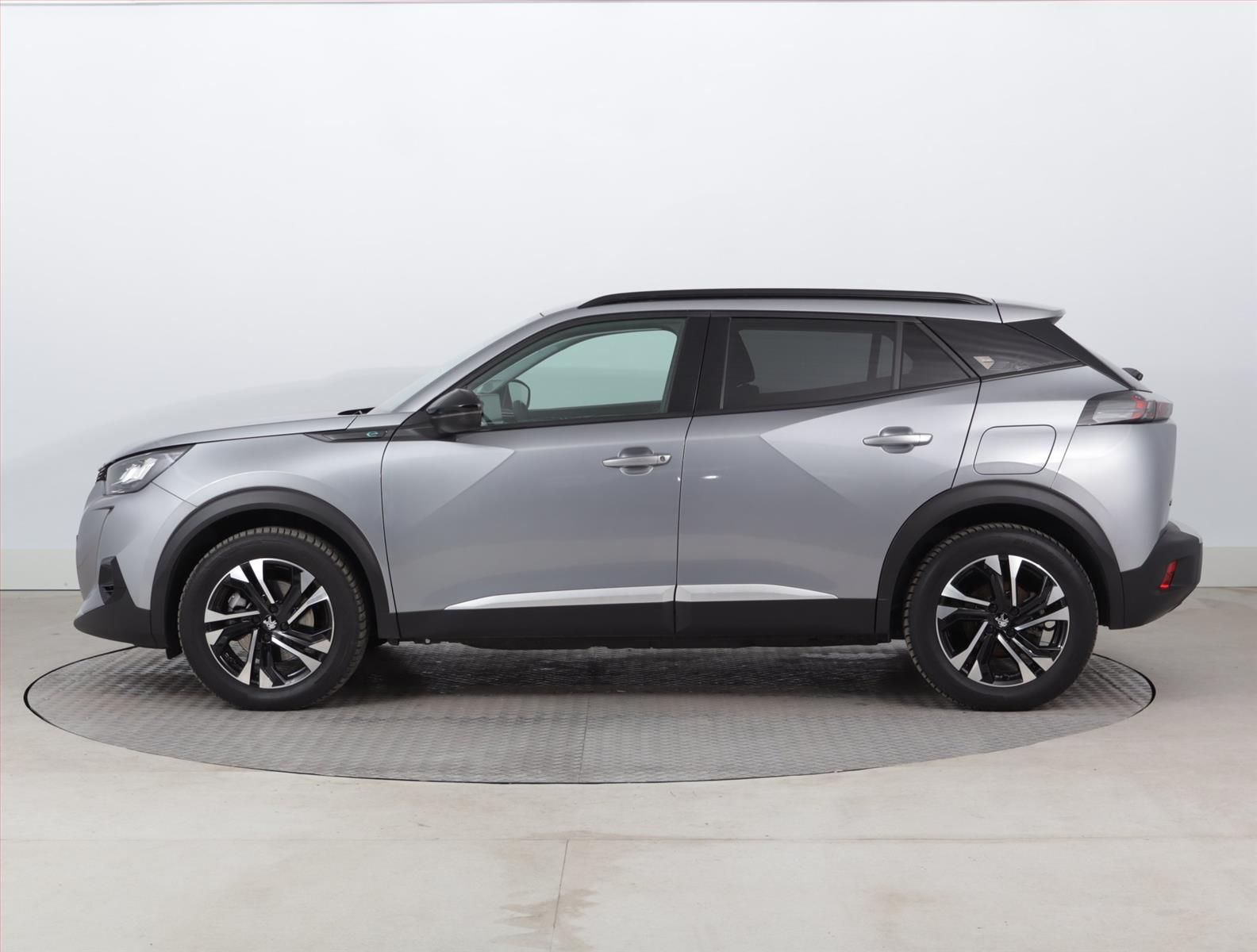 Peugeot 2008, 50 kWh, SoH 92%, Automat - fotka 3