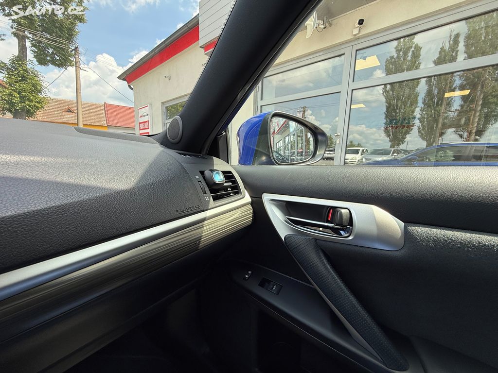 Lexus CT 200h, fotka 25