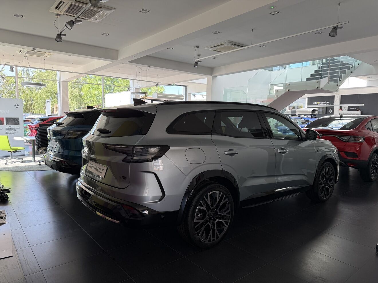 Renault Espace, esprit Alpine full hybrid E-Te - fotka 4