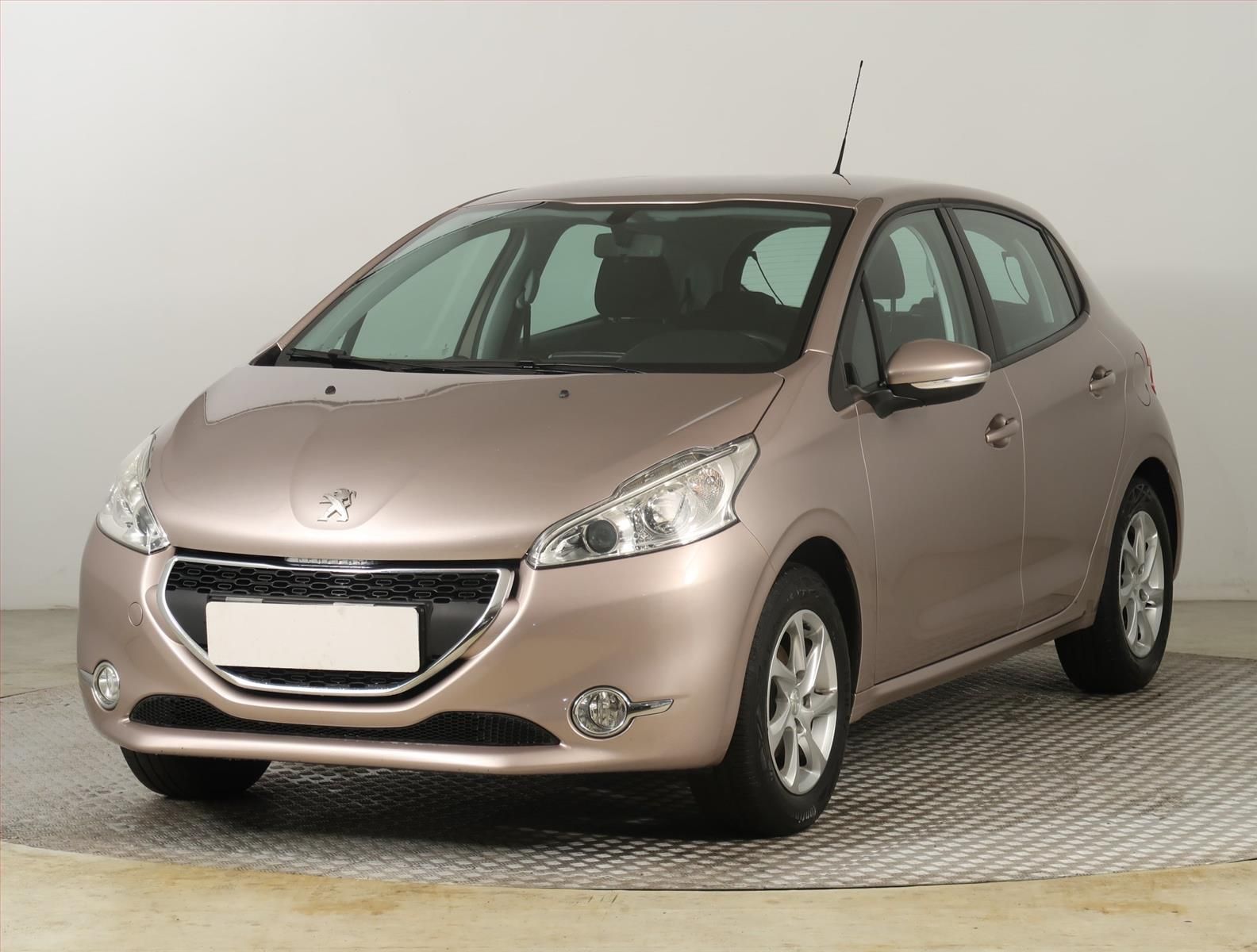 Peugeot 208, 1.2 PureTech, ČR,1.maj, Klima - fotka 2