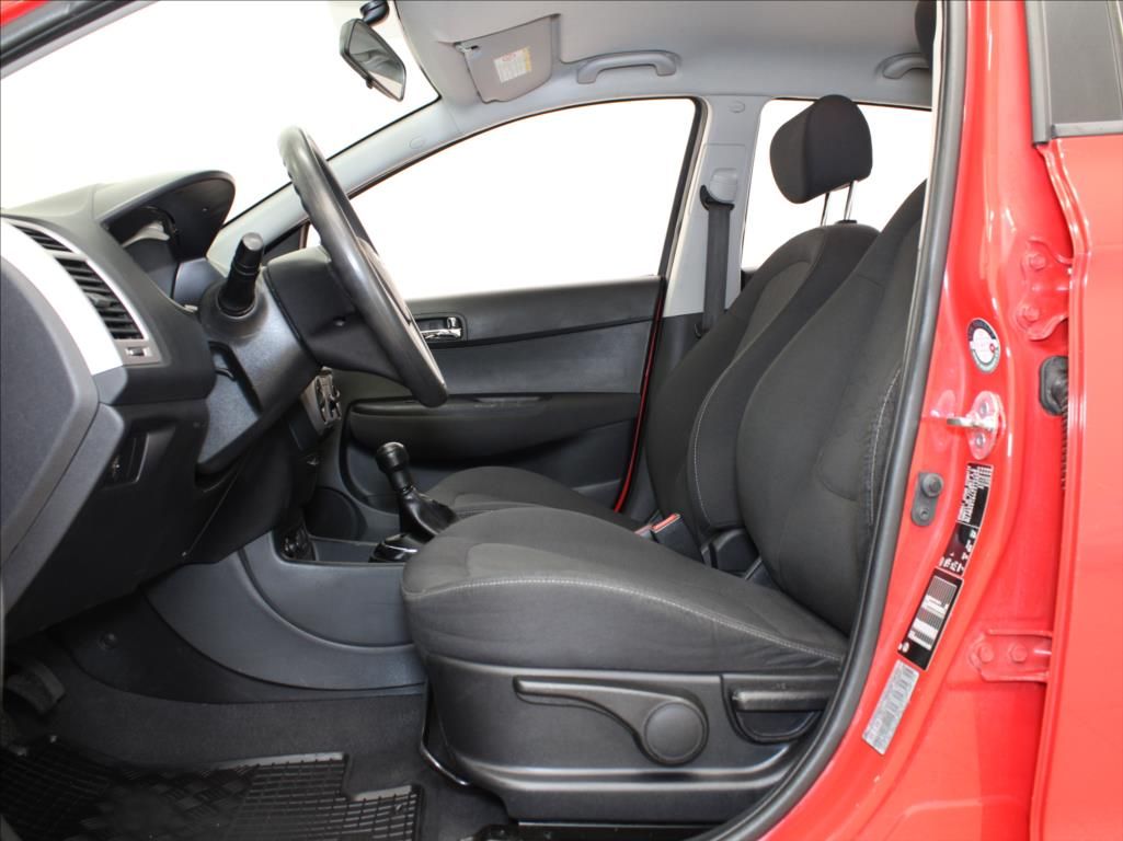 Hyundai i20, 1,3 i 57kW KLIMATIZACE ČR - fotka 6