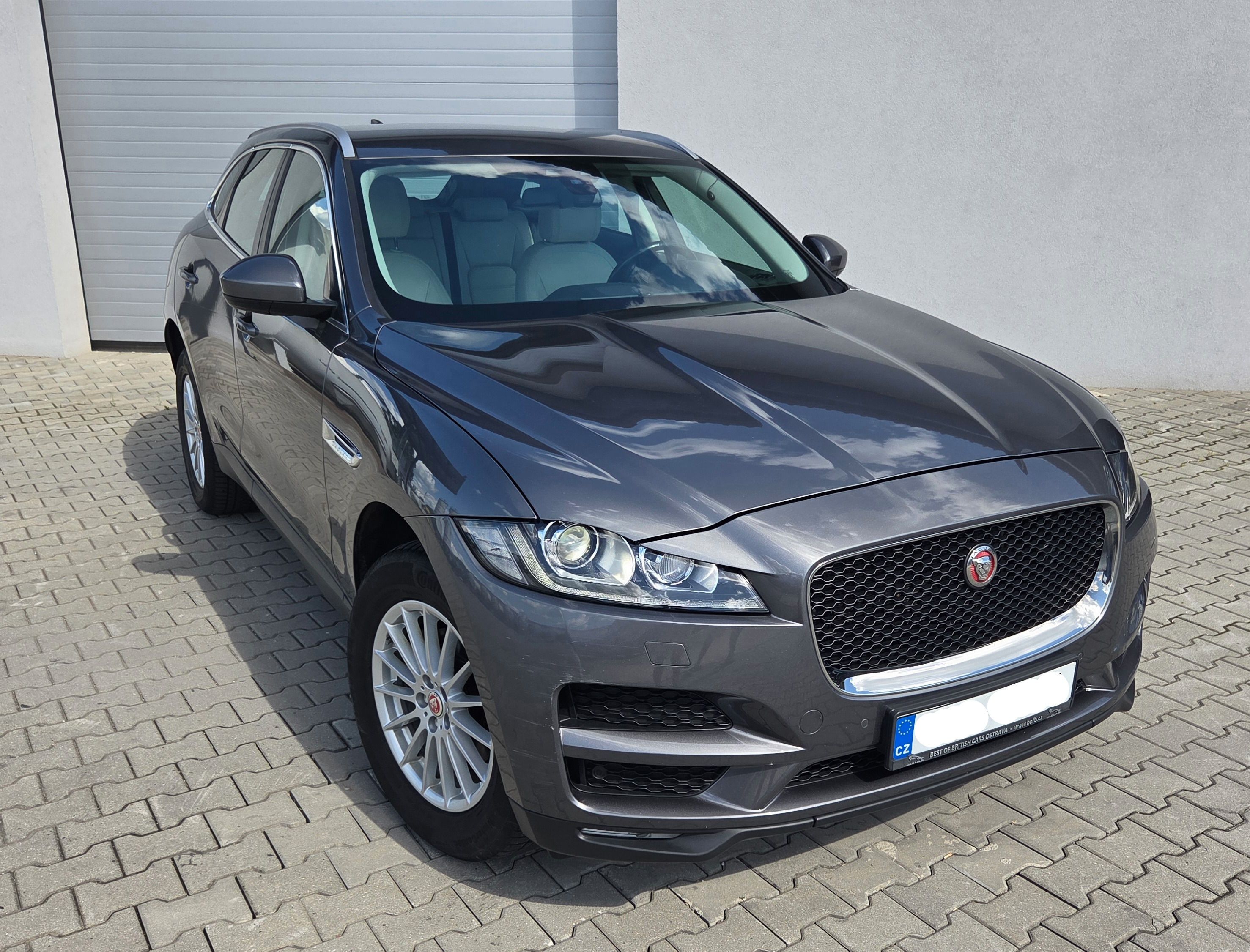 Jaguar F-Pace, Jaguar F-Pace 2.0D AWD 132kW - fotka 2