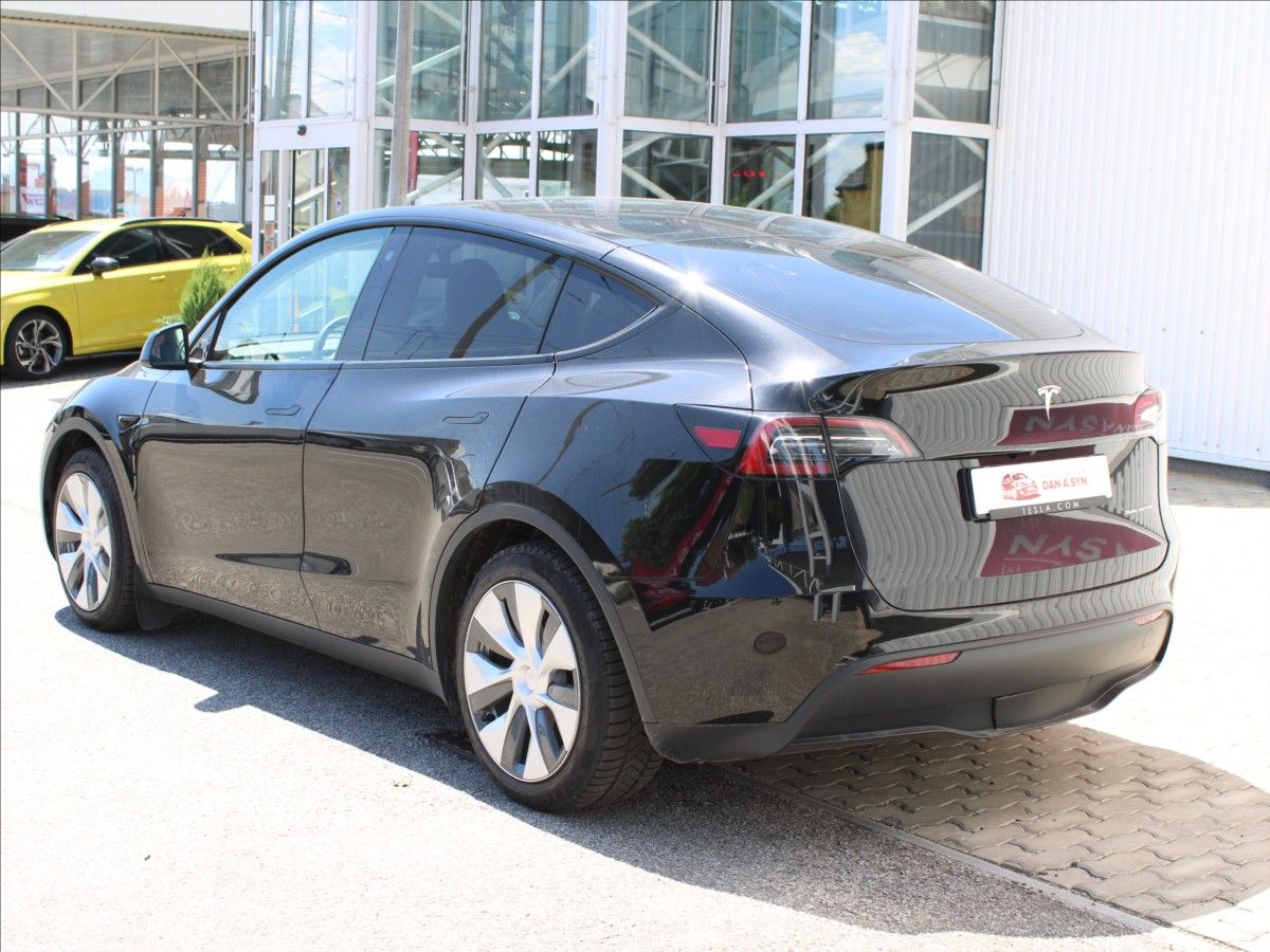 Tesla Model Y, Long Range Dual Motor AWD - fotka 4