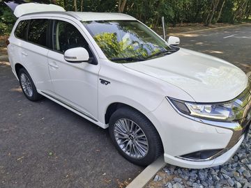 2.4 i 4x4 PHEV autori servis