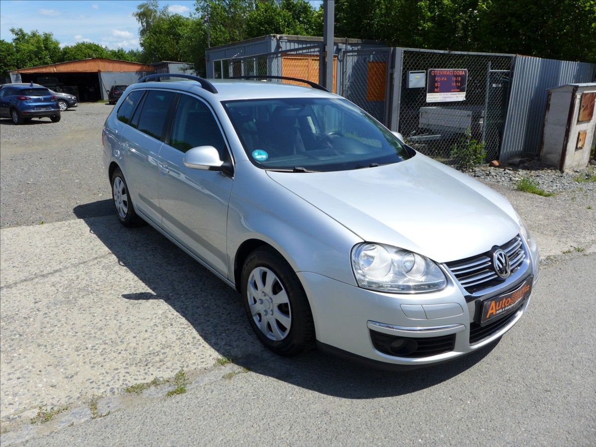 Volkswagen Golf, 1,6 i  DIGI AC, VÝHŘEV, 1.MAJ - fotka 4