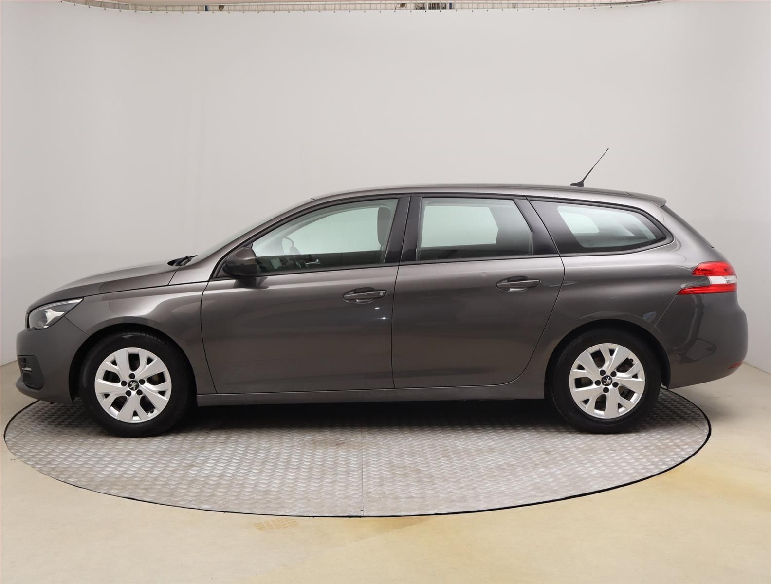 Peugeot 308, 1.6 BlueHDi, Navi - fotka 3
