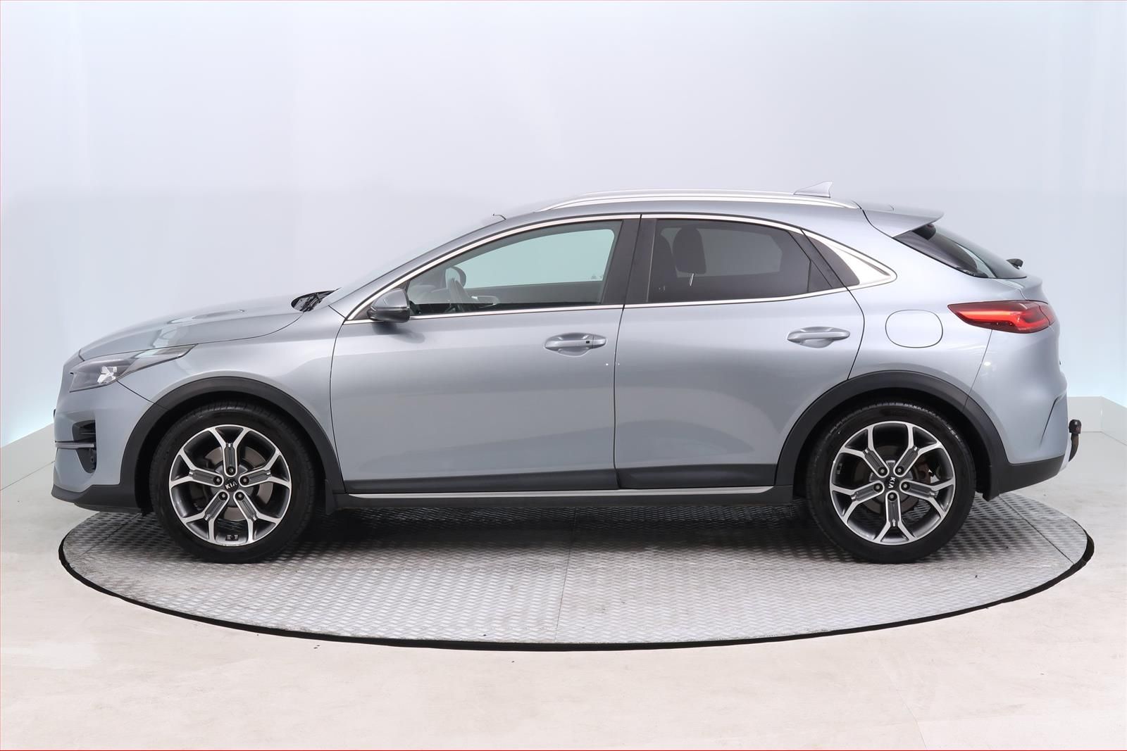 Kia XCee´d, 1.6 T-GDI, Automat, Serv.kniha - fotka 3