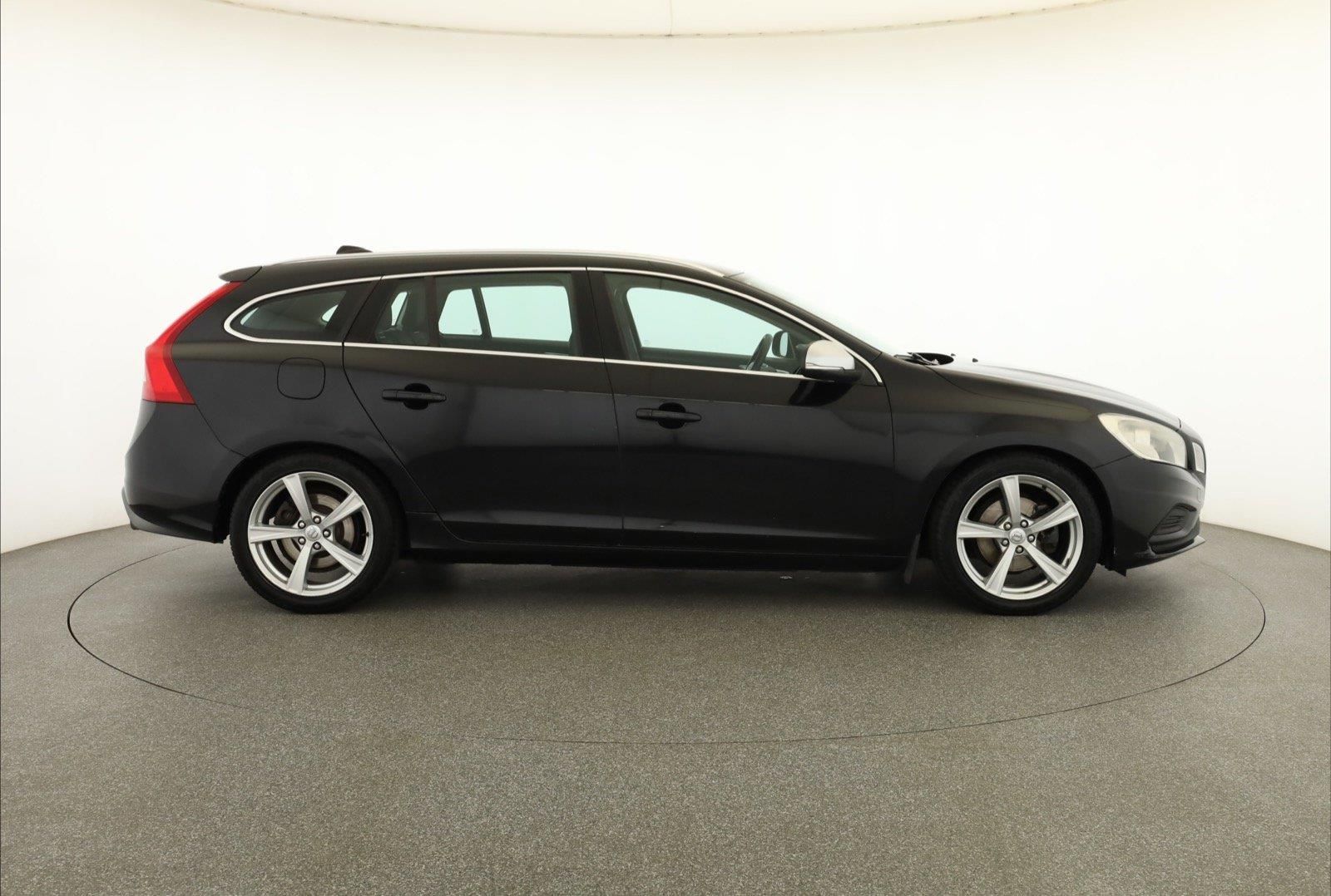 Volvo V60, D2, Serv.kniha, Kožené sedačky - fotka 6