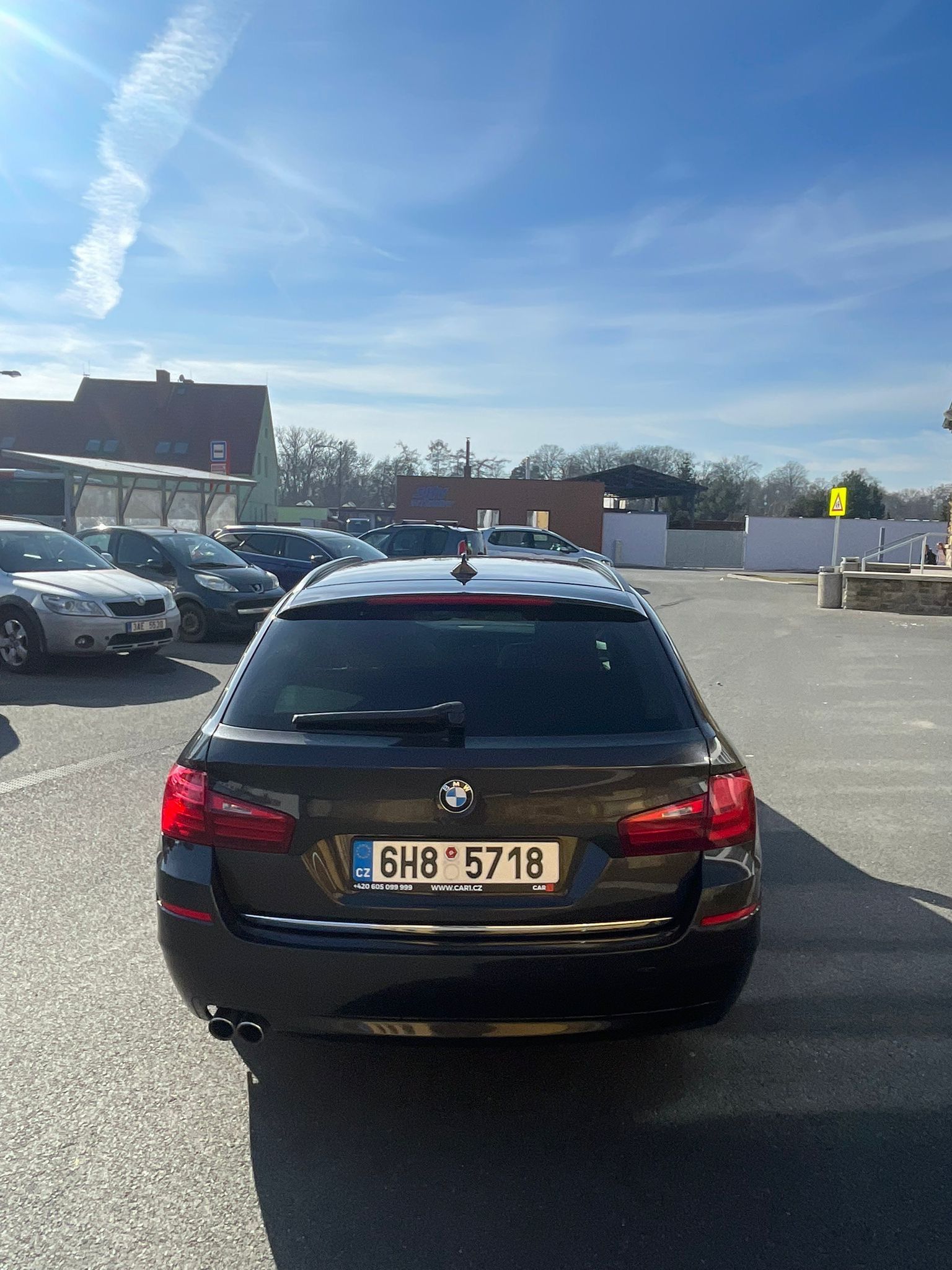 BMW Řada 5, 520d - fotka 4