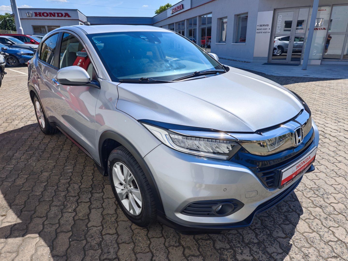 Honda HR-V, 1.5 iVTEC Elegance NAVI LED ČR - fotka 2
