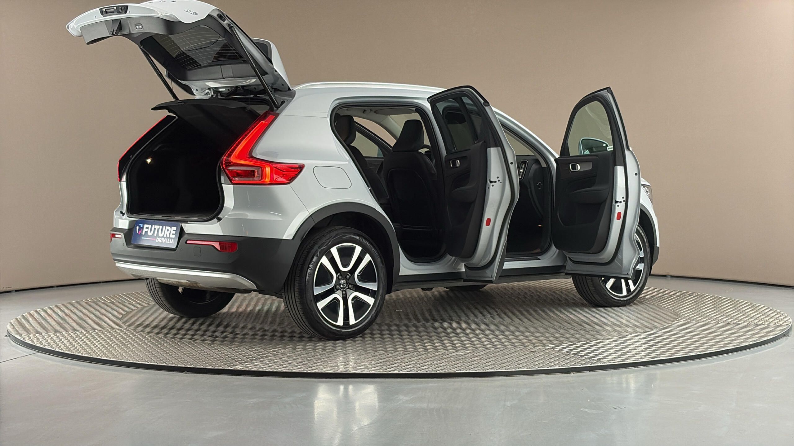 Volvo XC40, B5 Awd Benzín Inscription Auto - fotka 6