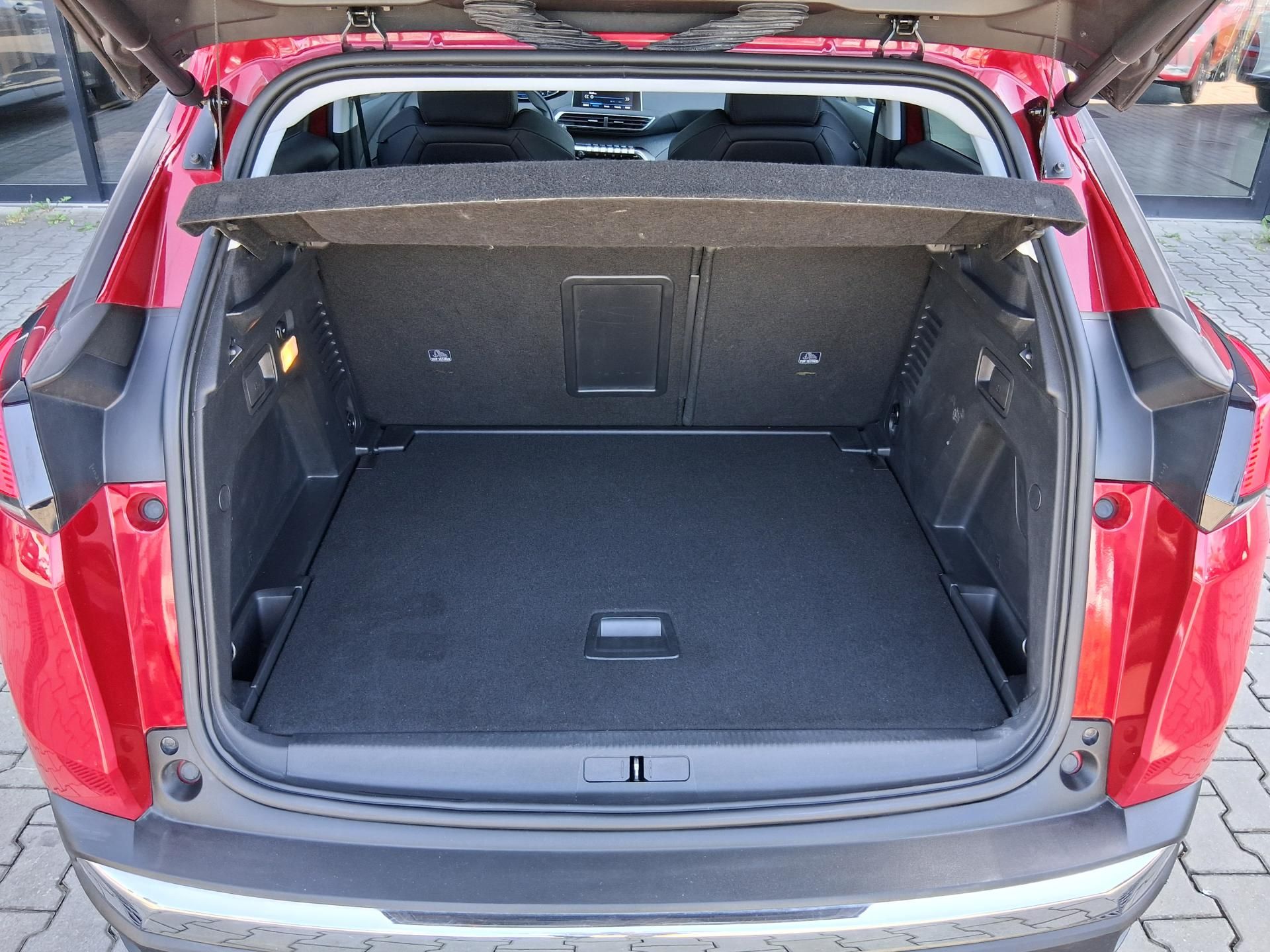 Peugeot 3008, ALLURE 1.2 PureTech 96 kW - fotka 6