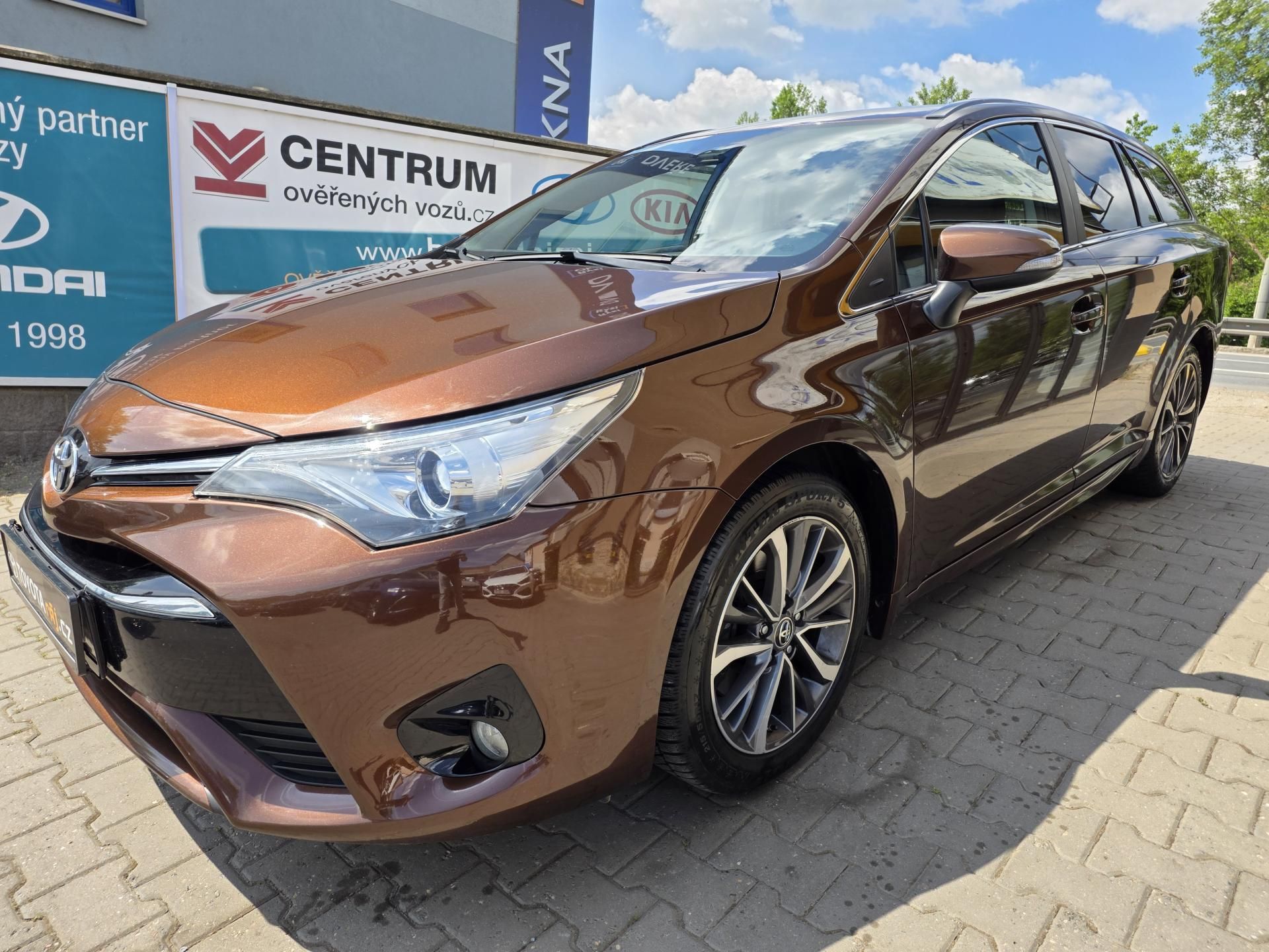 Toyota Avensis, 2.0-VELMI ZACHOVALÝ STAV - fotka 6