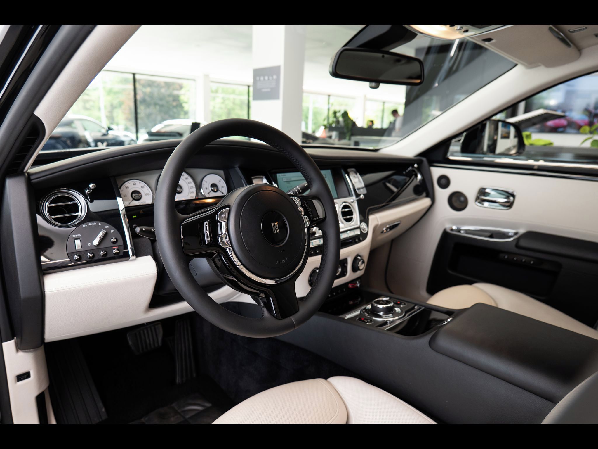 Rolls-Royce Ghost, Family 360/Pano/Masážní sedadl - fotka 5