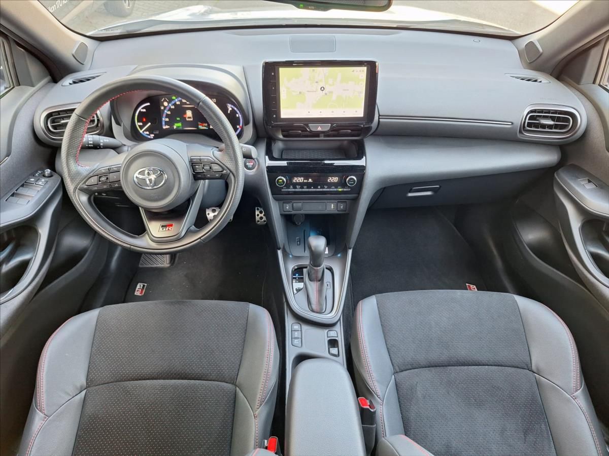 Toyota Yaris Cross, 1,5 HEV FWD  GR sport ČR - fotka 6