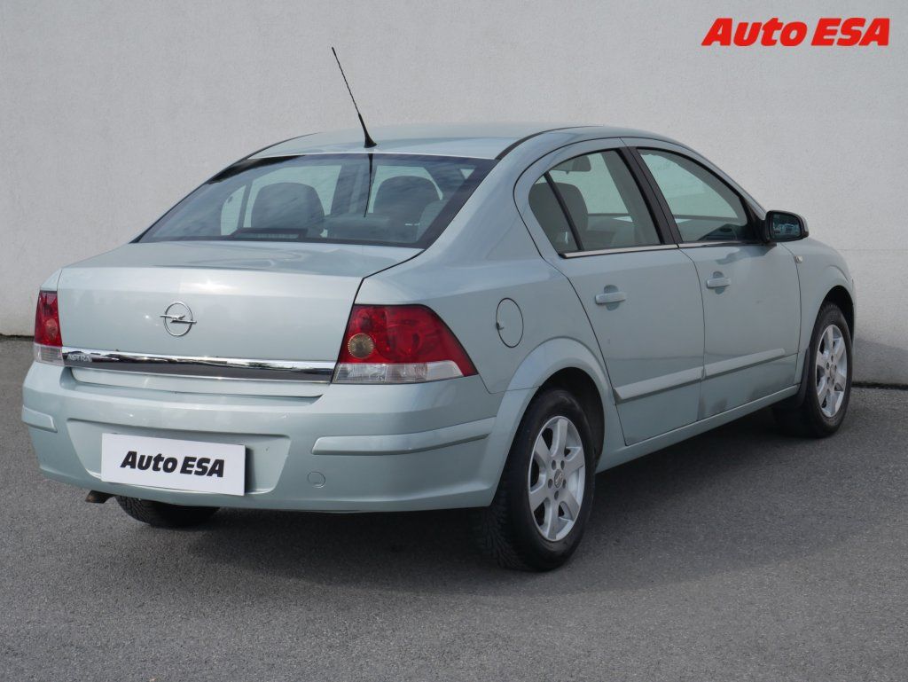 Opel Astra, 1.6i,ČR,AT,AC - fotka 4