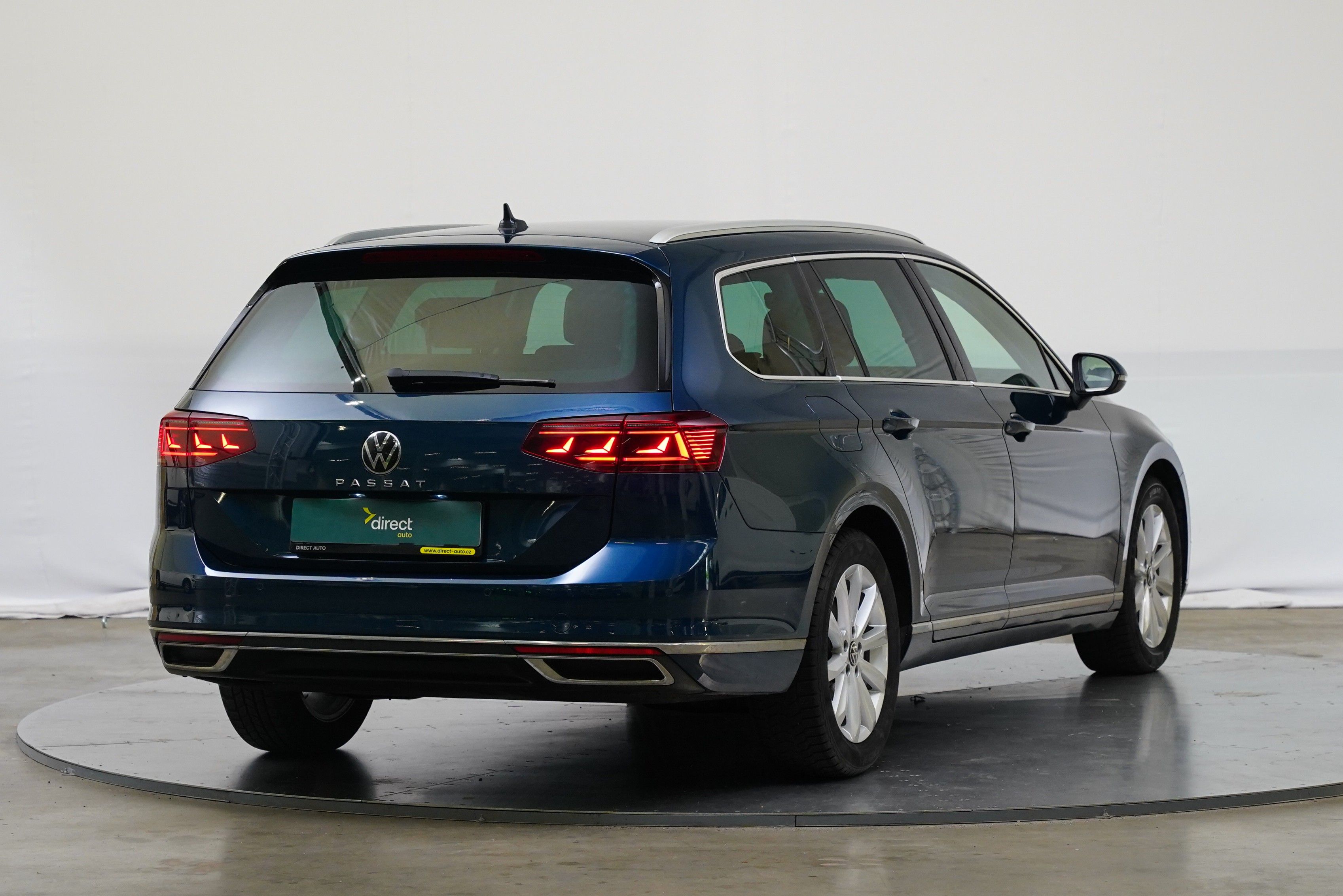 Volkswagen Passat, 2.0 TDI 110 kW DSG Elegance - fotka 3