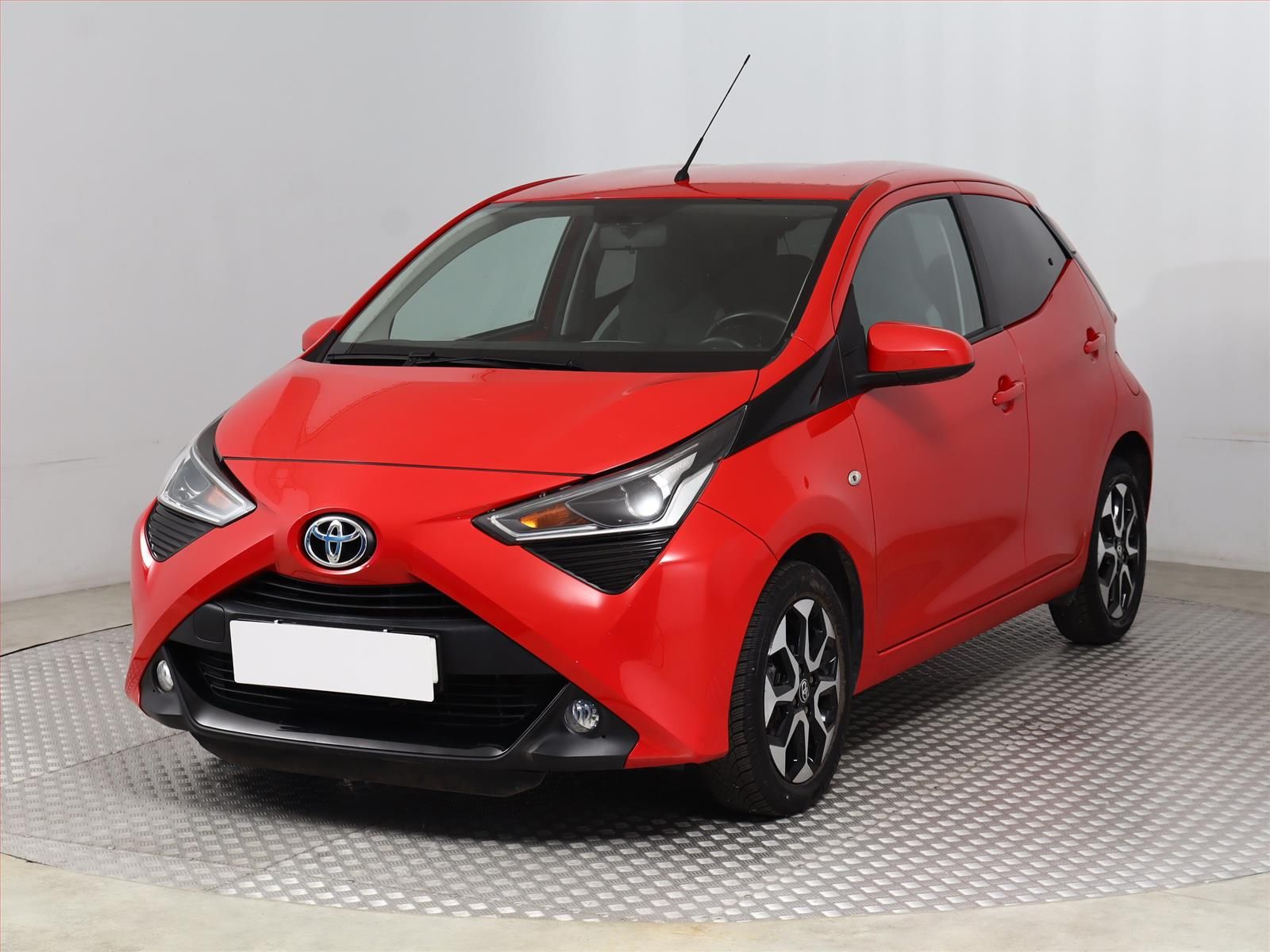 Toyota Aygo, 1.0 VVT-i, ČR,1.maj - fotka 2
