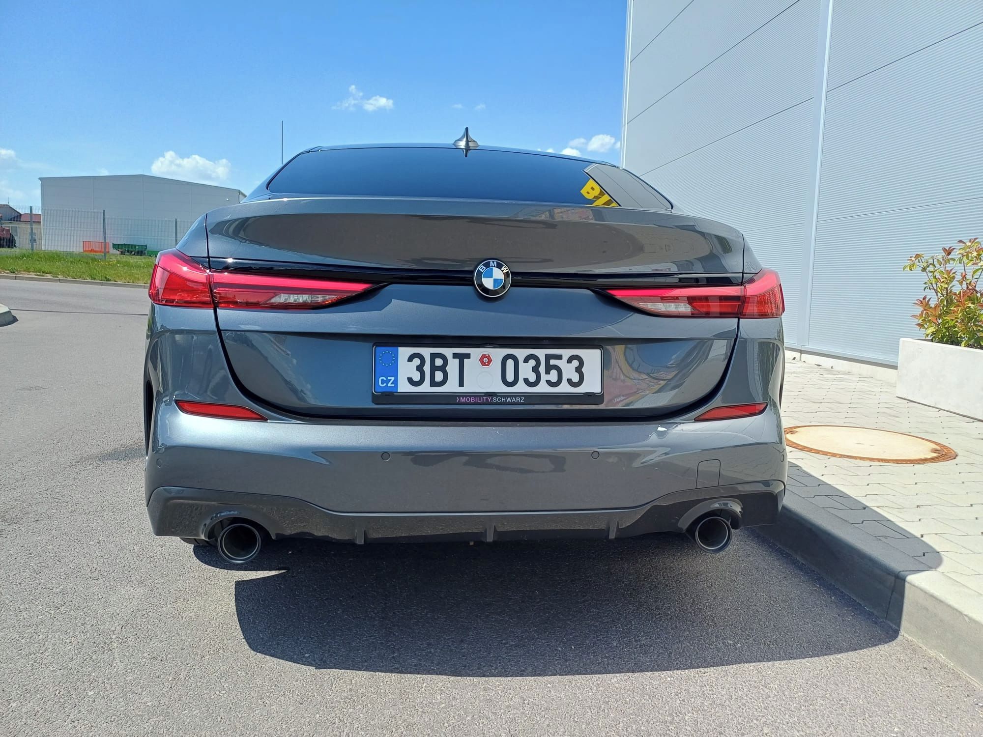 BMW Řada 2, 218 d M-Sport - fotka 6