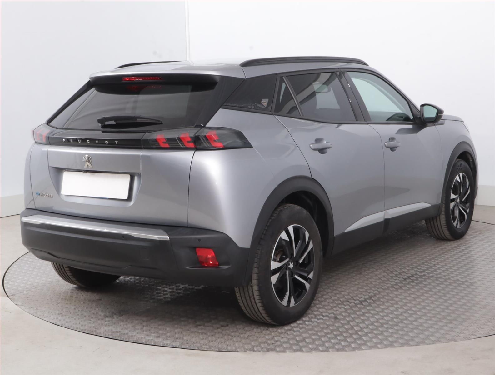 Peugeot 2008, 50 kWh, Automat, Kůže, Navi - fotka 5