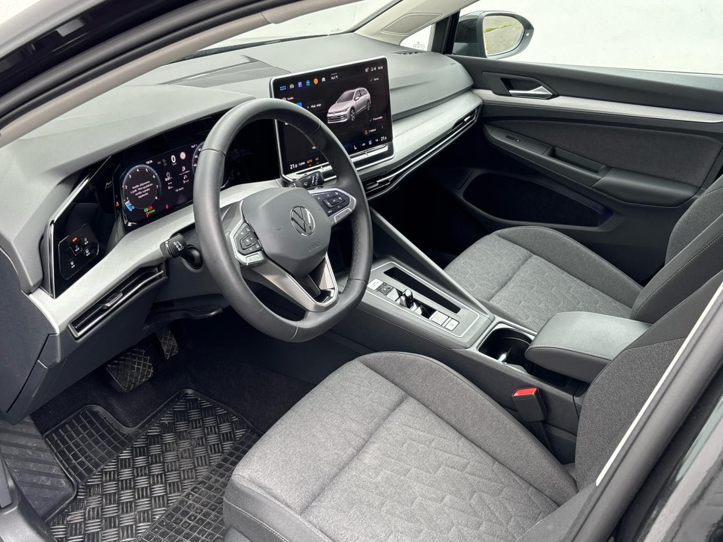 Volkswagen Golf, 1.5 eTSi / 85 kW People DSG - fotka 6