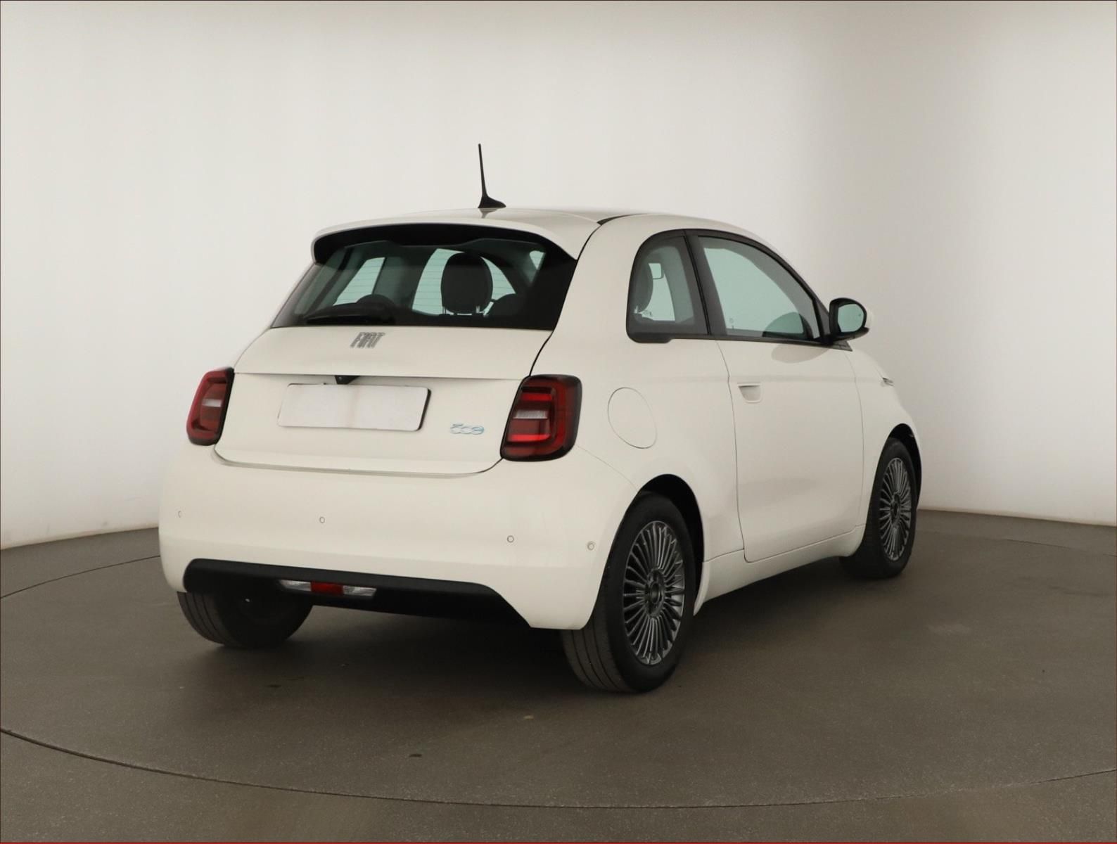 Fiat 500E, 42 kWh, SoH 92%, Automat - fotka 5