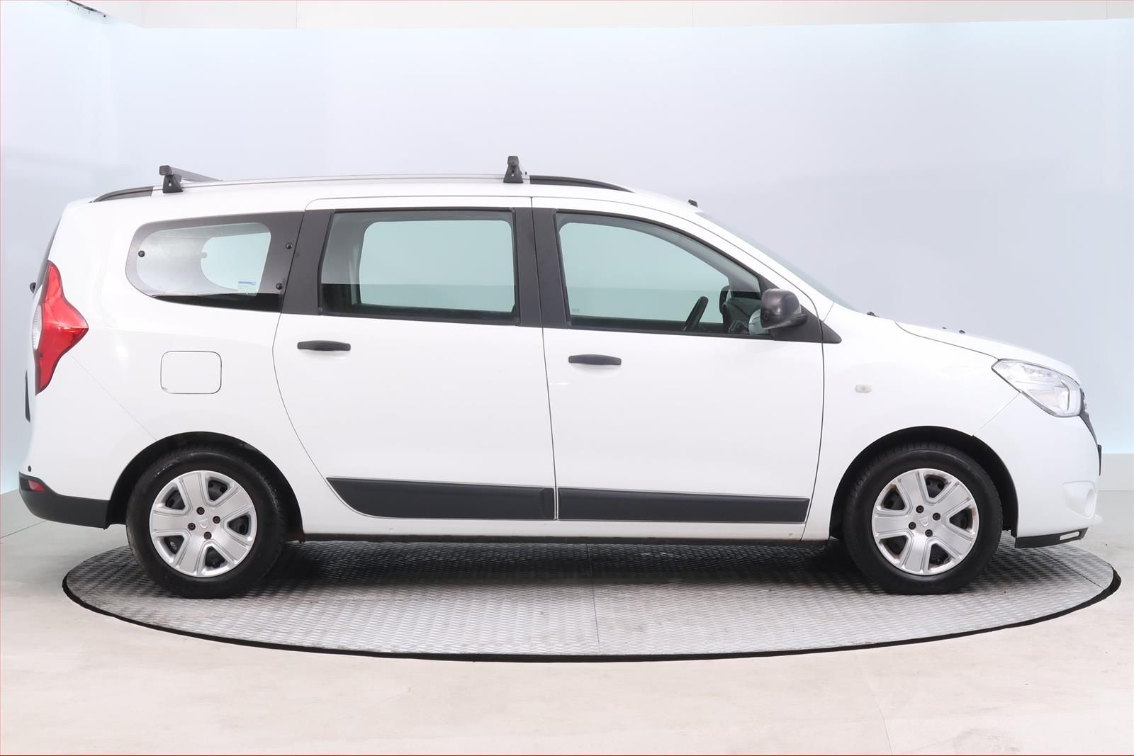 Dacia Lodgy, 1.6 SCe, Arctica, 7 míst, ČR - fotka 6