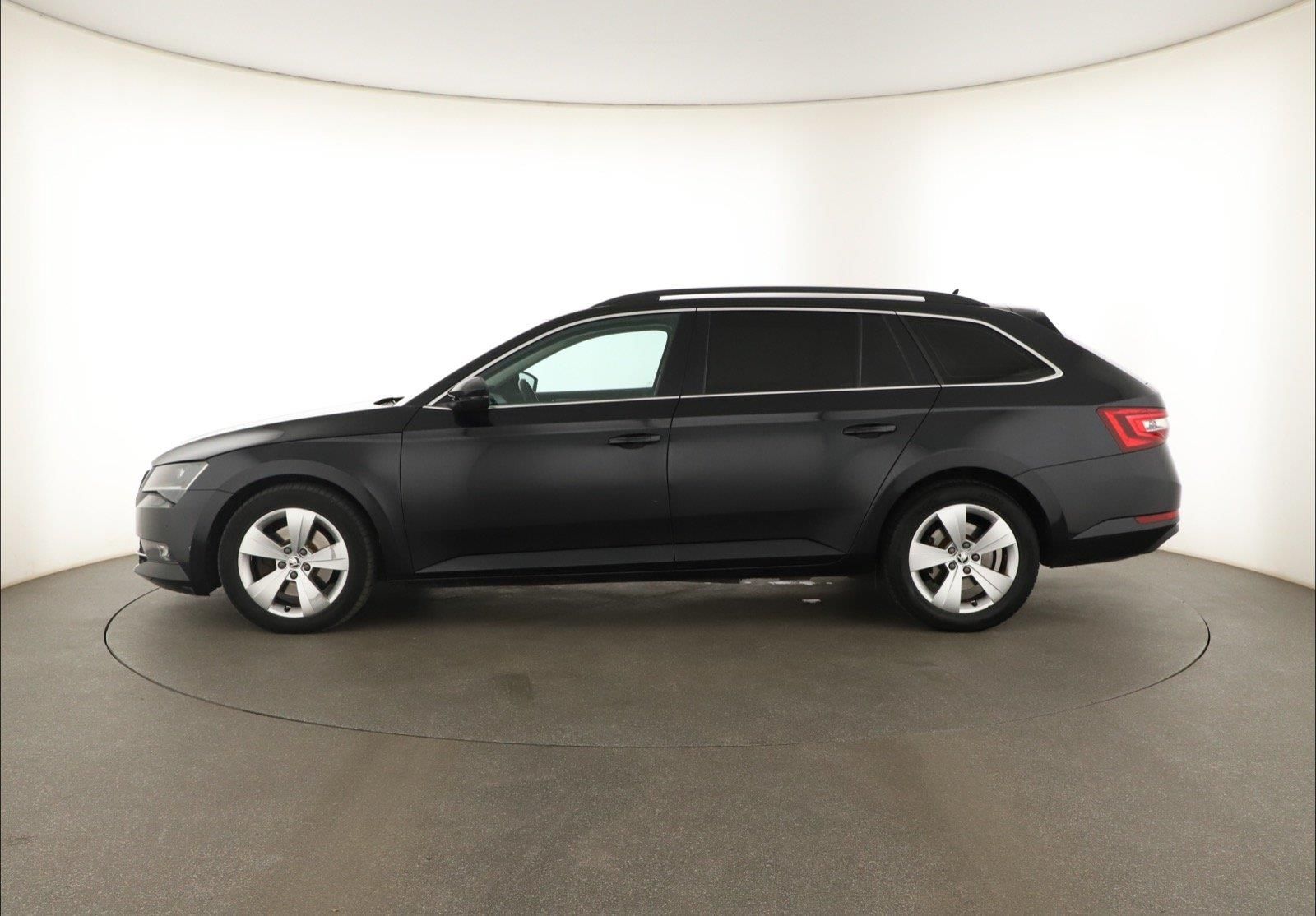 Škoda Superb, 2.0 TDI, Automat, Kůže - fotka 3