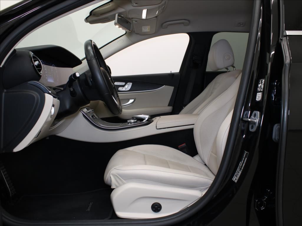 Mercedes-Benz Třídy E, 2,0 E200 4M Burm.Paměť Vzduch - fotka 6