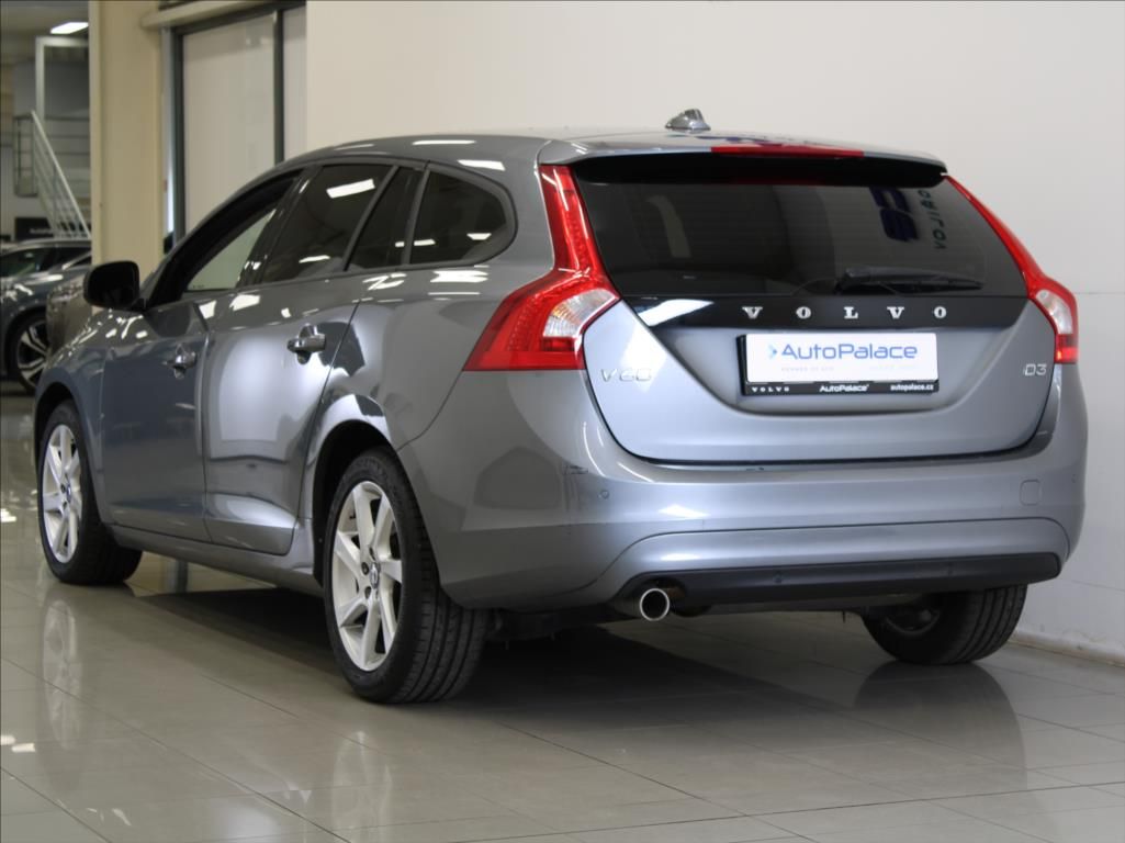 Volvo V60, 2,0 D3 110kW AT Mom.NAVI Light - fotka 3