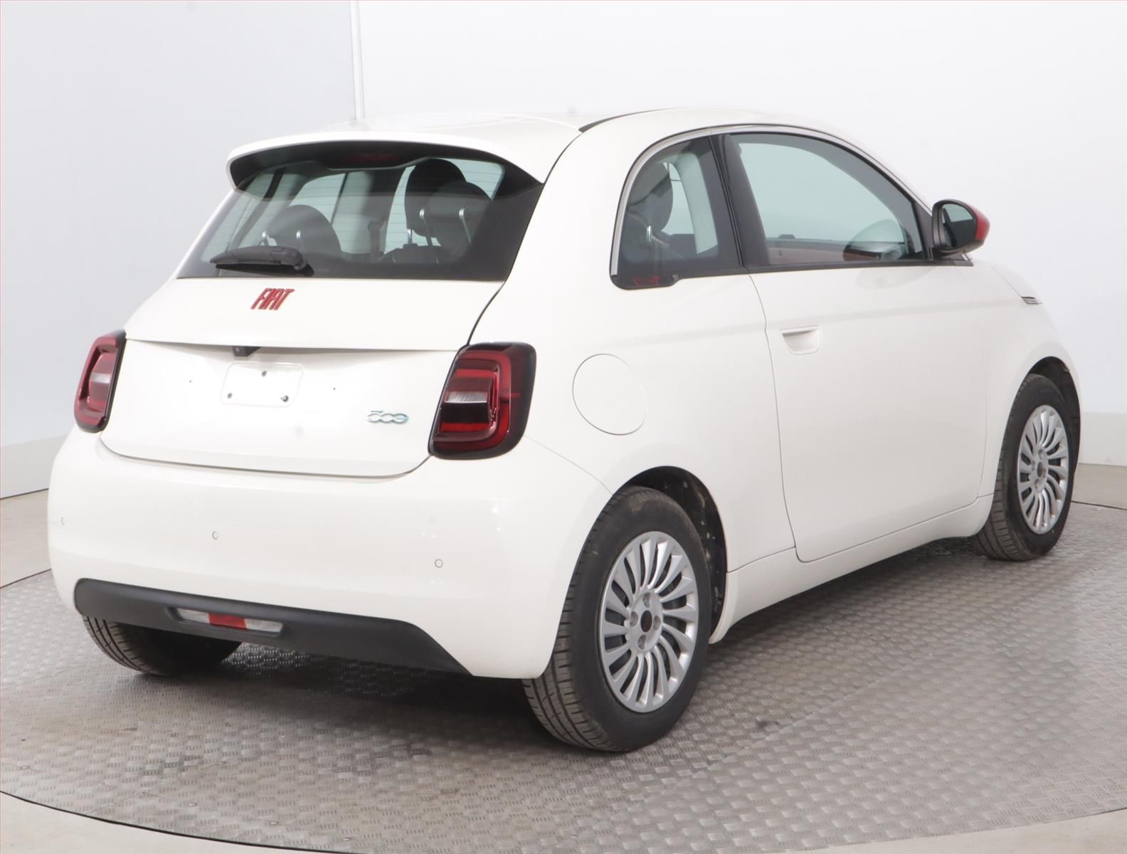 Fiat 500E, 42 kWh, SoH 96%, Automat - fotka 5