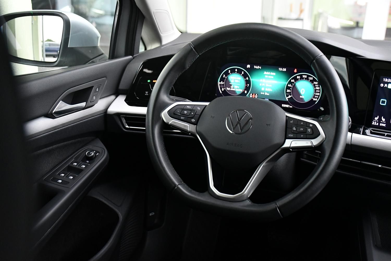 Volkswagen Golf, 1.5eTSi DSG LIFE ČR 1.MAJ - fotka 6