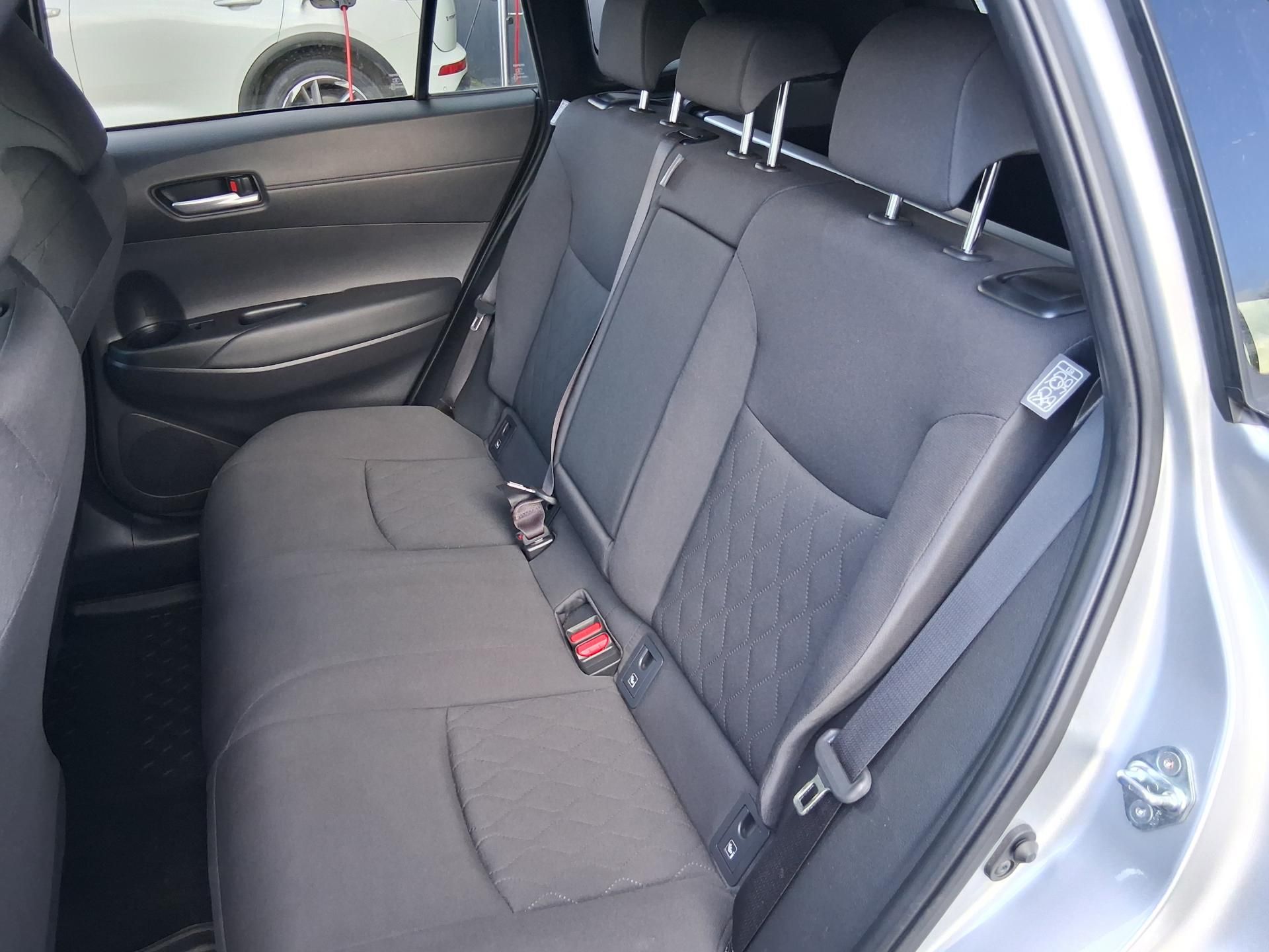 Toyota Corolla Cross, STYLE TECH 2.0 H. 4x4 143 kW - fotka 5
