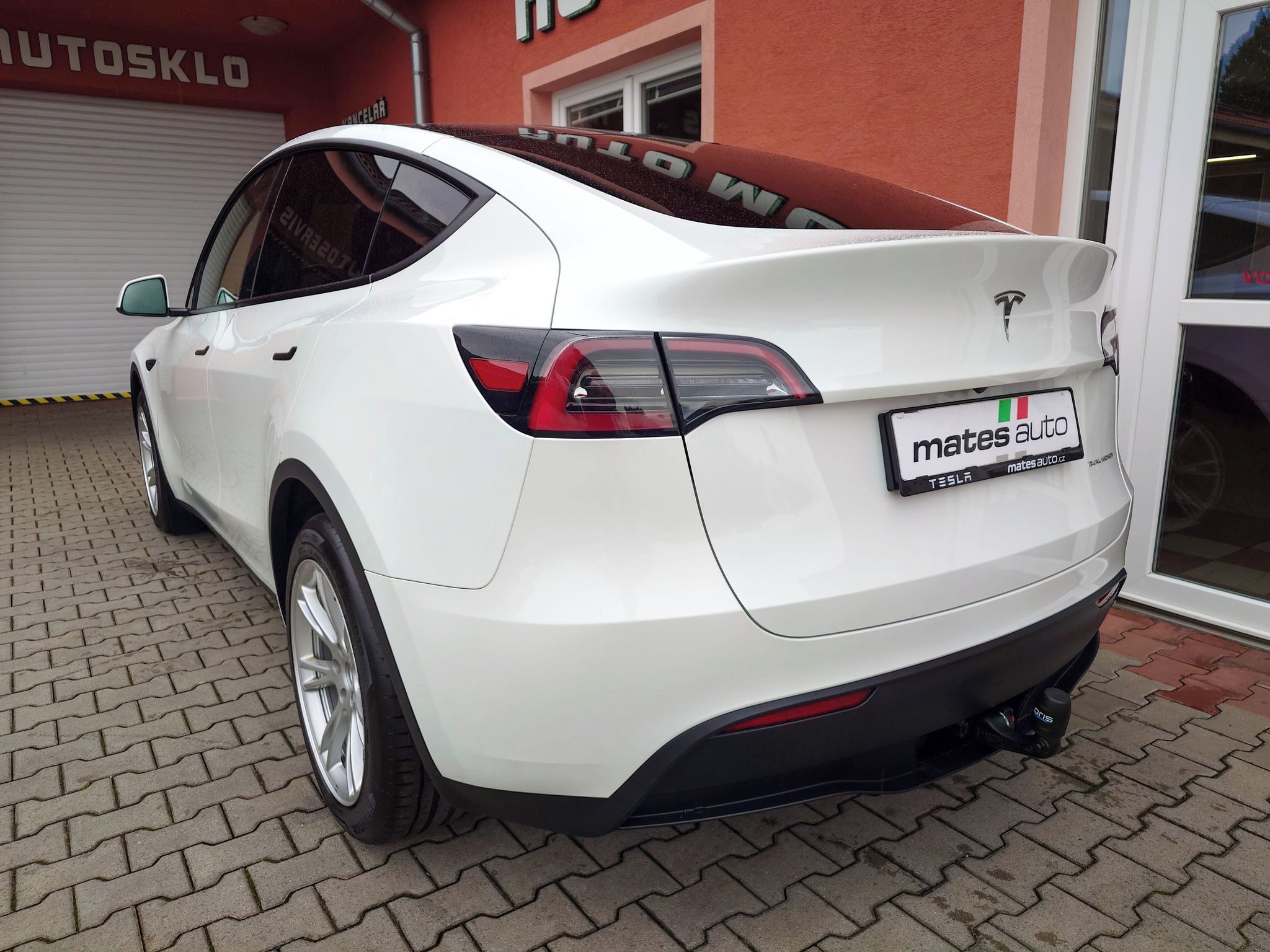 Tesla Model Y, Long Range - Dual Motor 378 KW - fotka 2