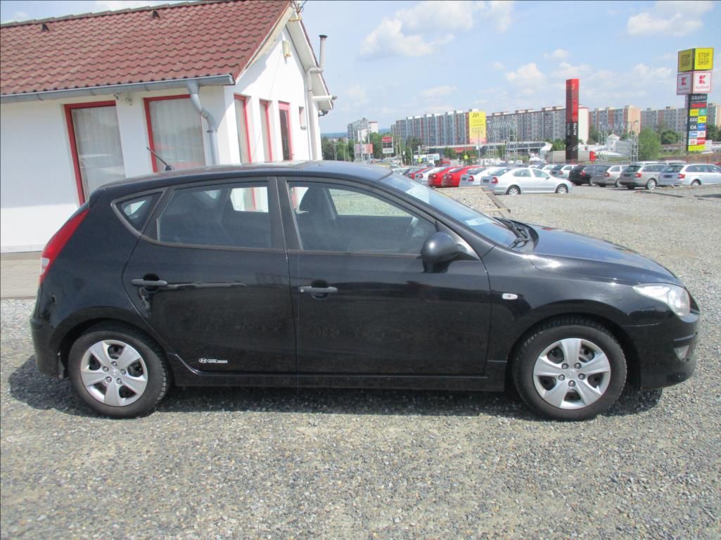Hyundai i30, 1,4 16V, klima,serviska, - fotka 4