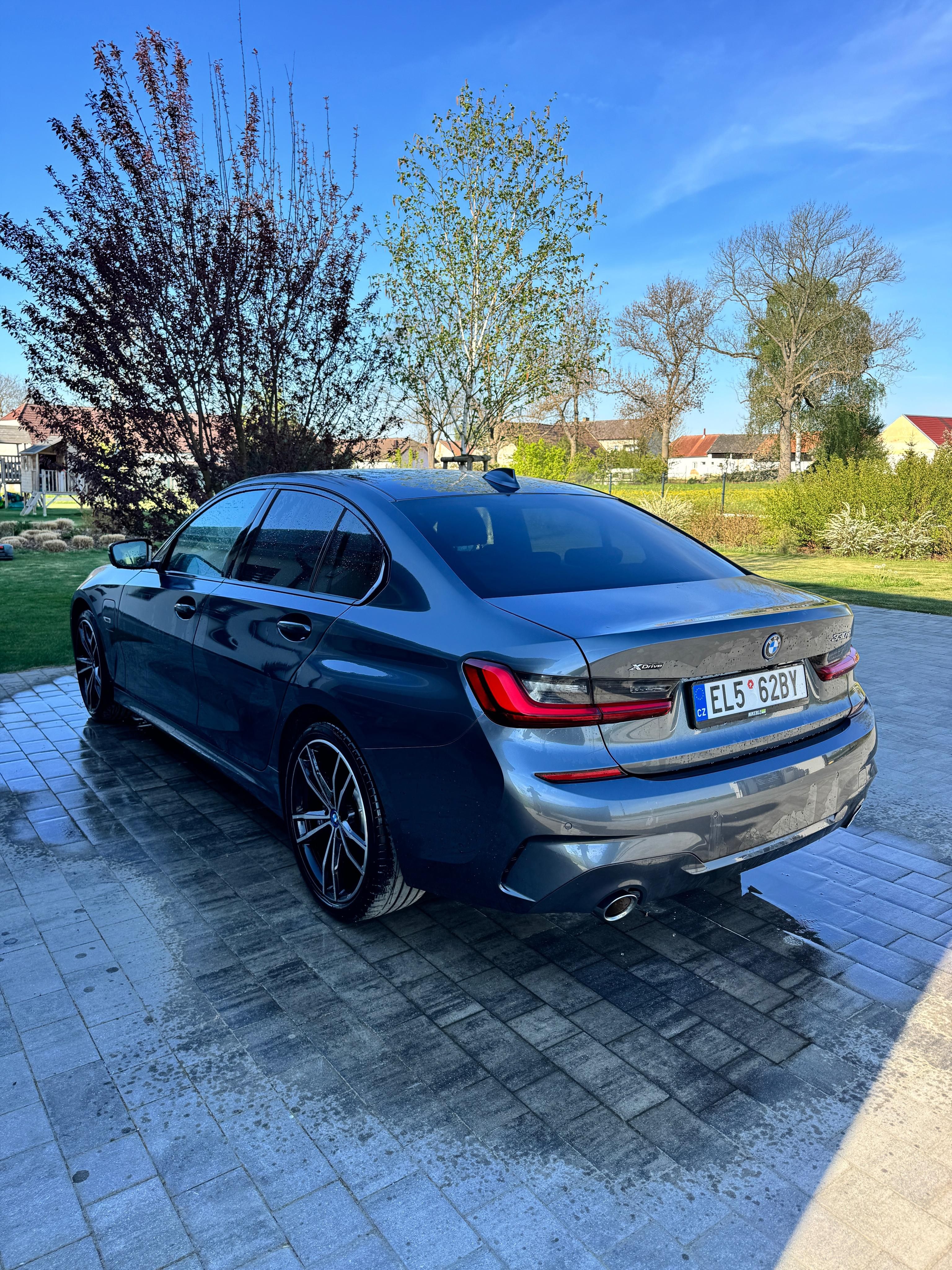 BMW Řada 3, 330e, M-Paket, el. tažné - fotka 3