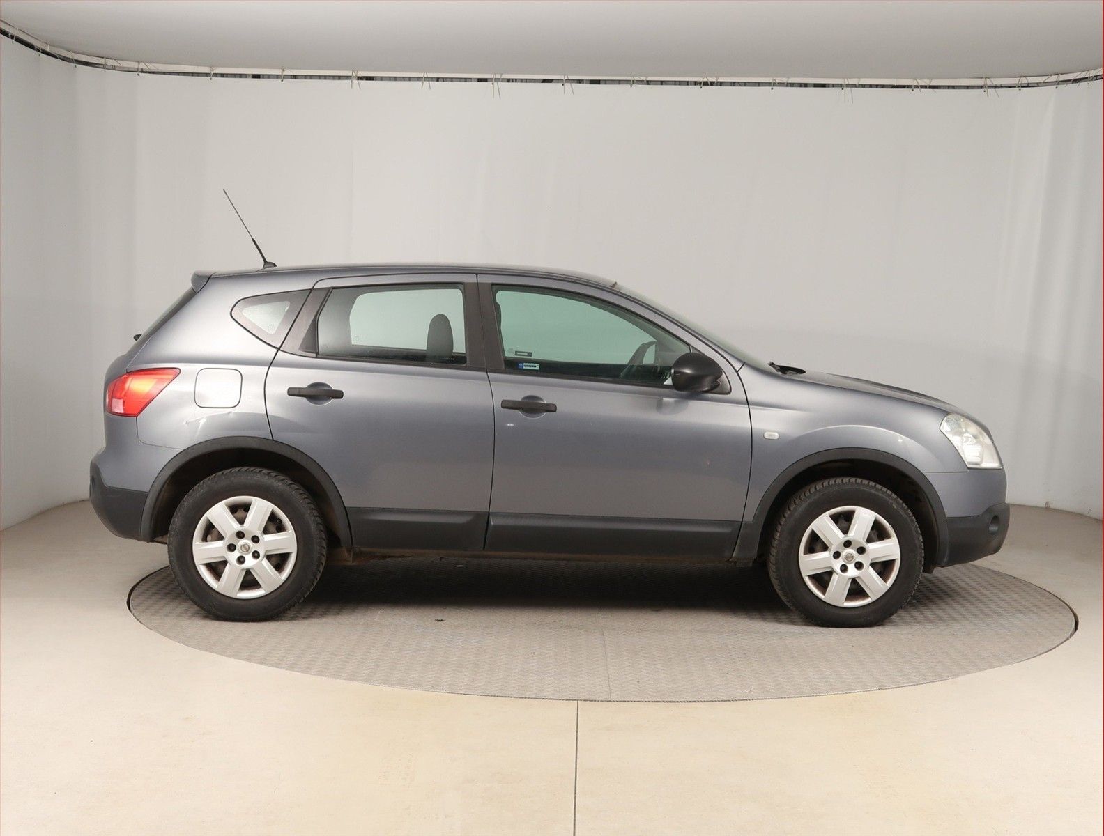 Nissan Qashqai, 1.6, ČR,1.maj, po STK - fotka 6