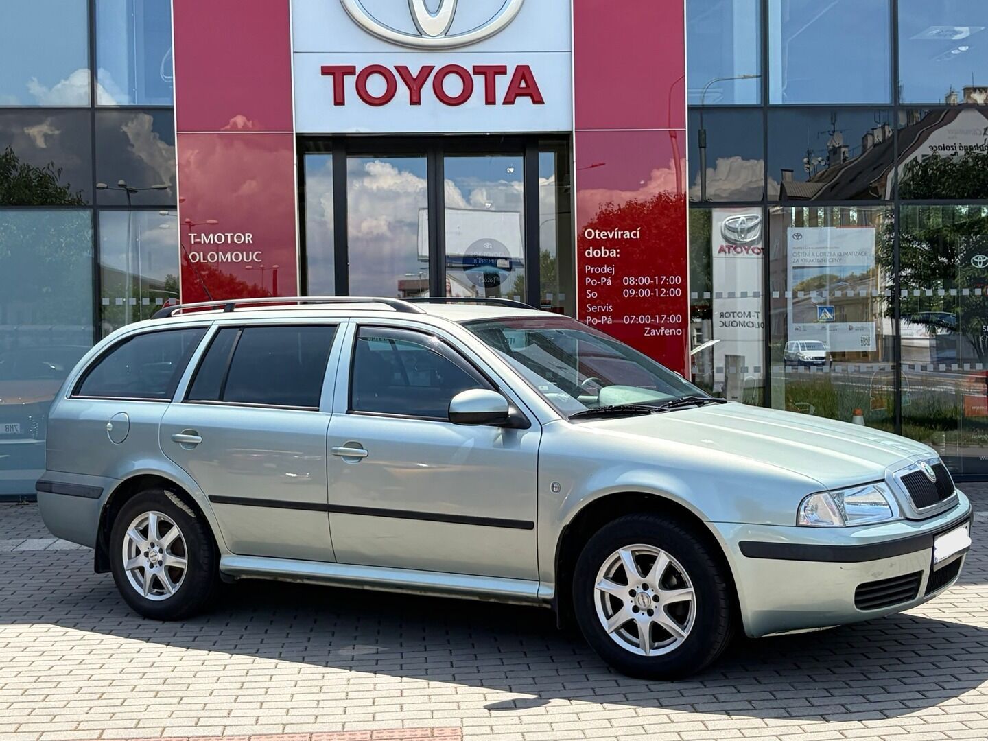 Škoda Octavia, 1.6 Tour Twin Power - fotka 4