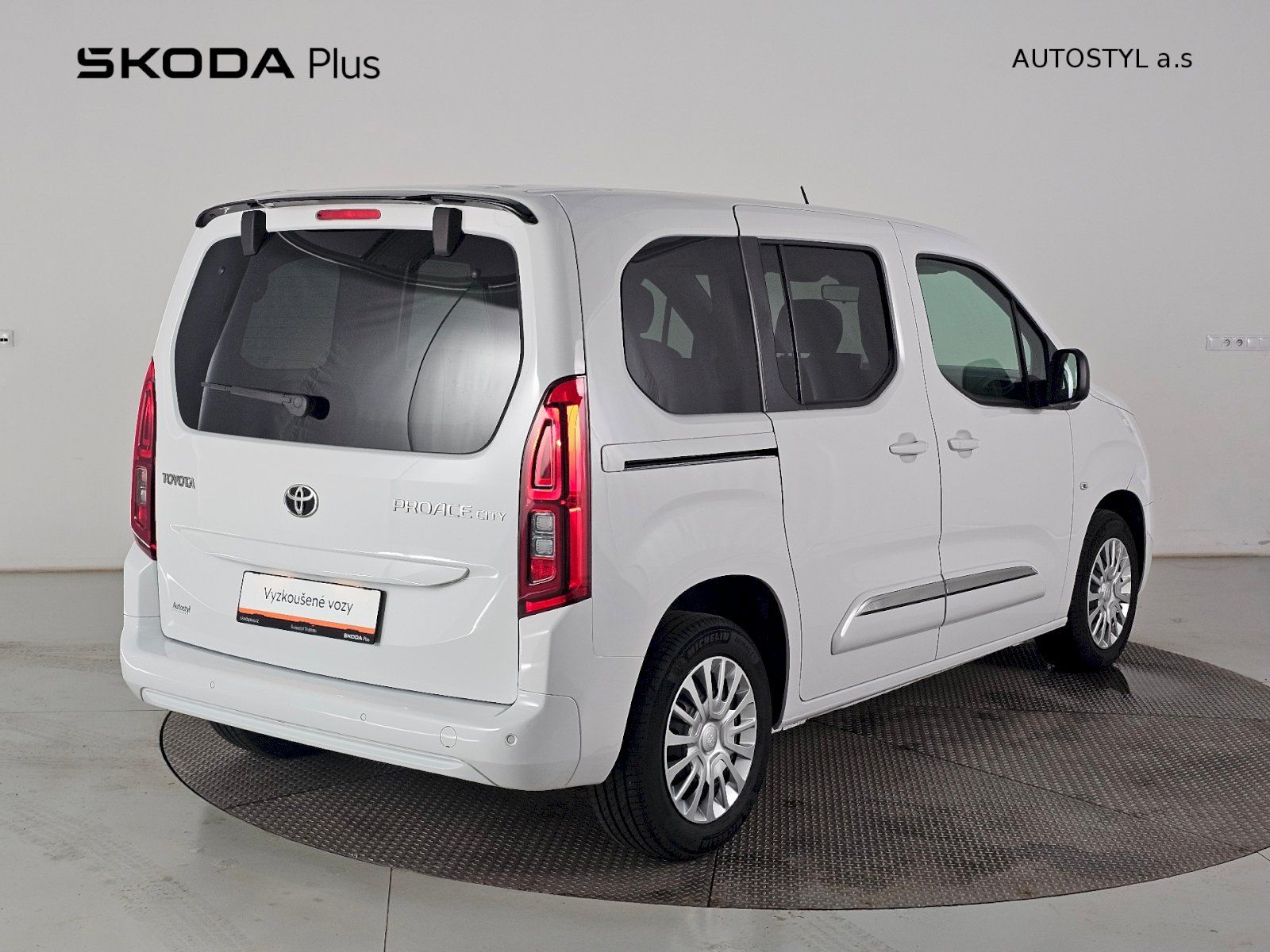 Toyota Proace City Verso, 1.2T 110k SHUTTLE SENSOR+ - fotka 2