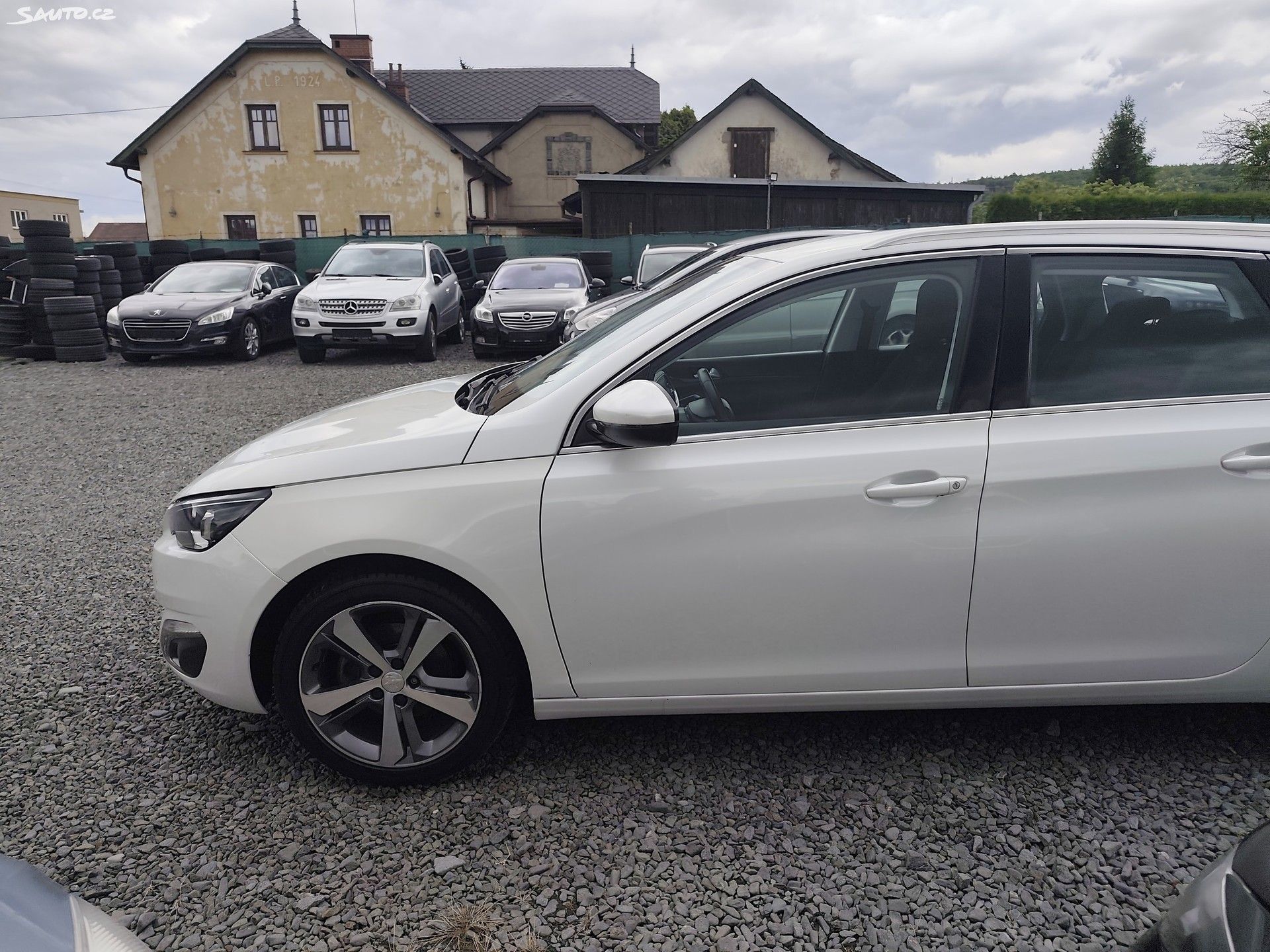 Peugeot 308, 1.2 PT 96Kw Klima, Navi - fotka 2