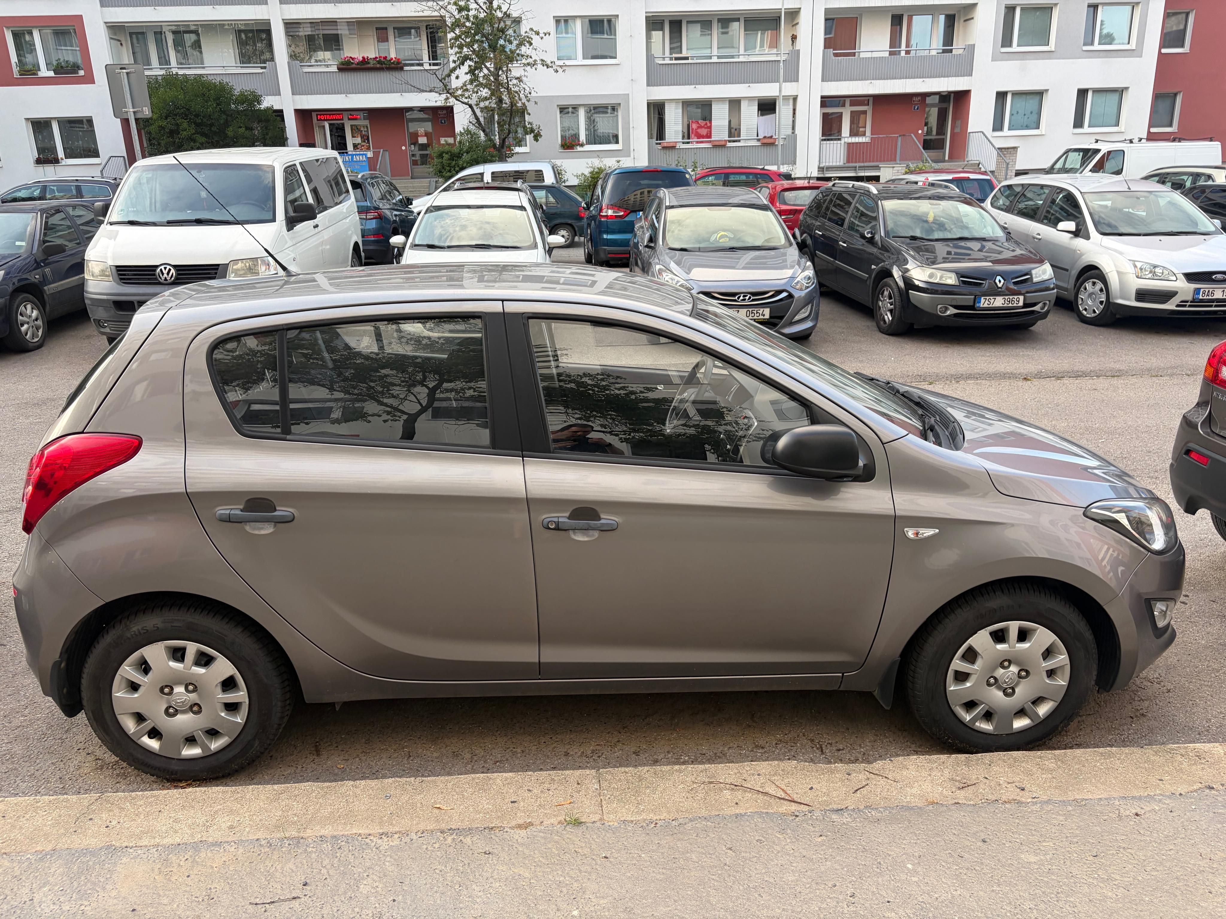 Hyundai i20, 1.3 Benzin - Servisováno - fotka 5